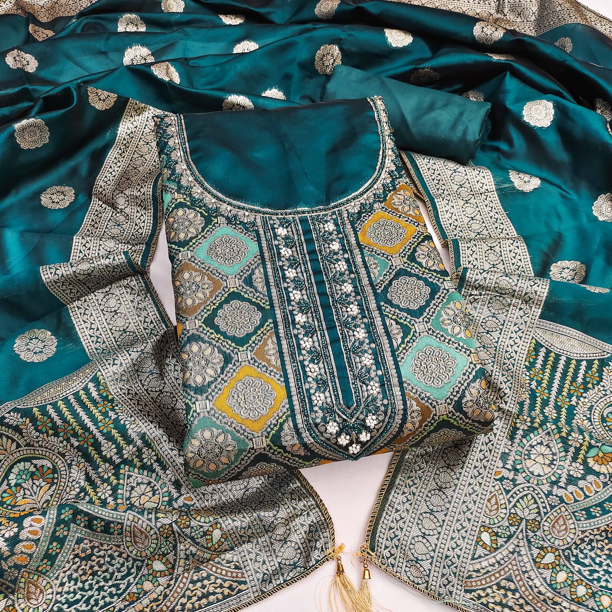     			Rangtulika Ethnics Women Jacquard Unstitched Dress Material ( Sea Green )