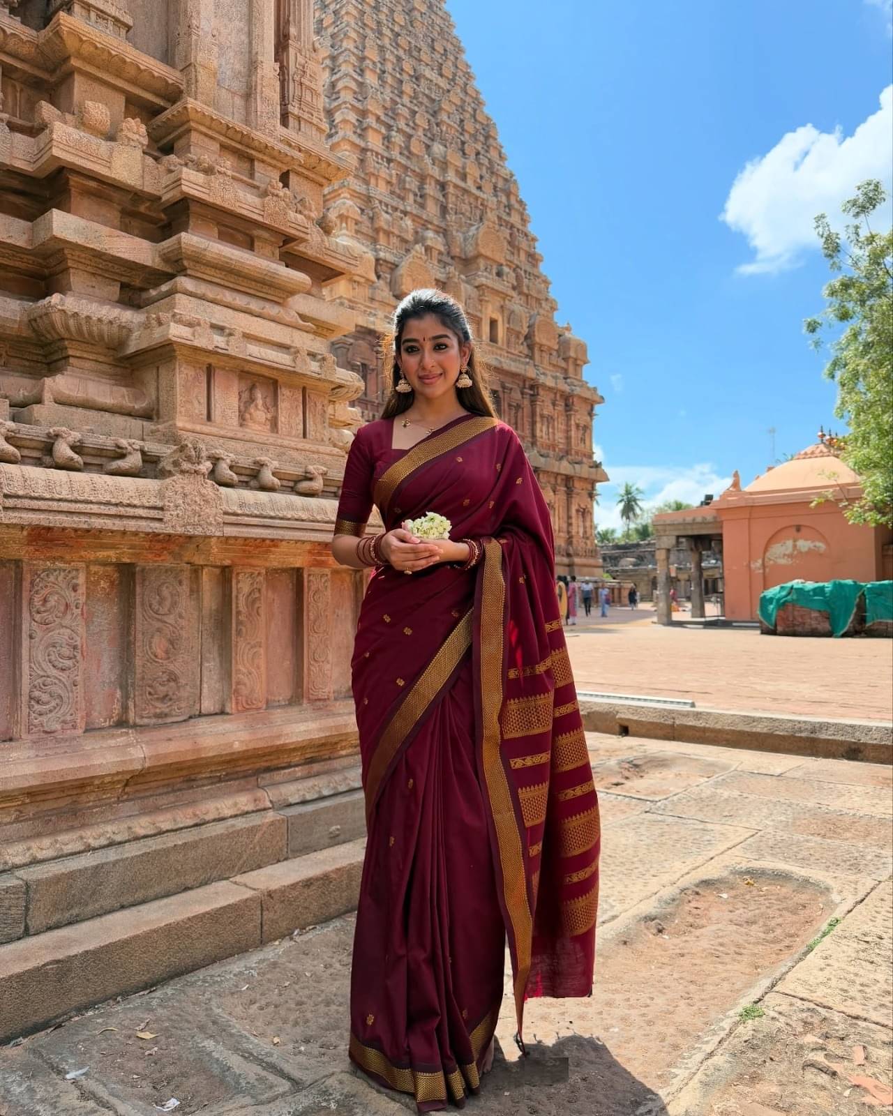 Aika Silk Embellished Banarasi saree With Unstitched Blouse Piece ( Maroon ) Aika Silk Embellished Banarasi saree With Unstitched Blouse Piece ( Maroon )