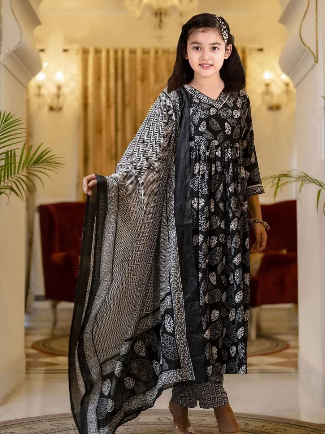     			Apnisha Girls Cotton Blend Kurti with Pants ( Pack of 1 , Black )