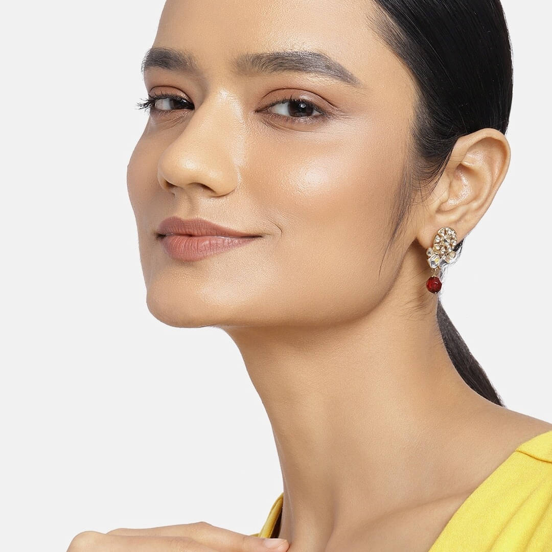     			Estele Red Stud Earrings ( Pack of 1 )