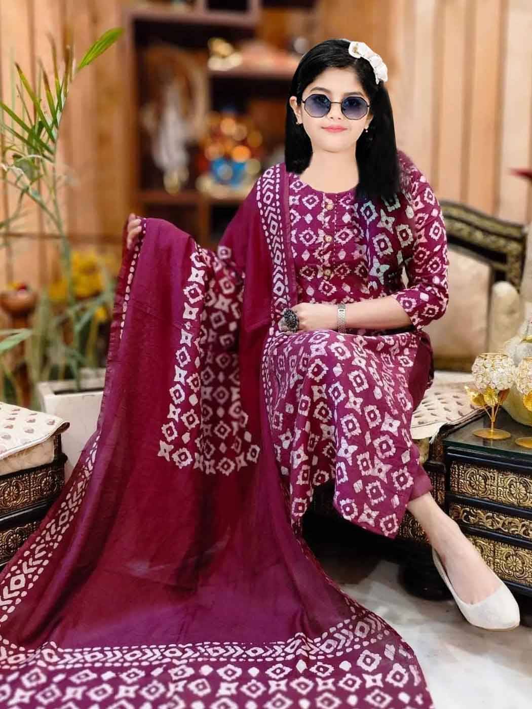     			Lady Shopi Girls Cotton Blend Kurti with Pants ( Pack of 1 , Maroon )