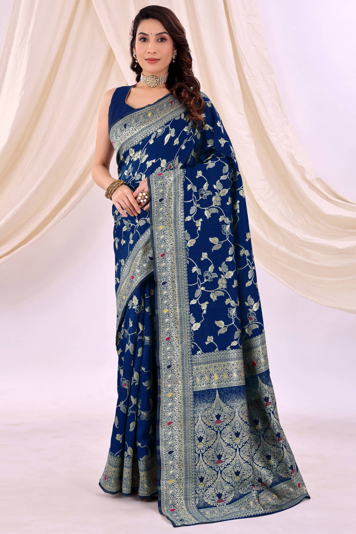     			Samai Silk Embellished Kanjeevaram Sarees With Unstitched Blouse Piece ( Navy Blue )