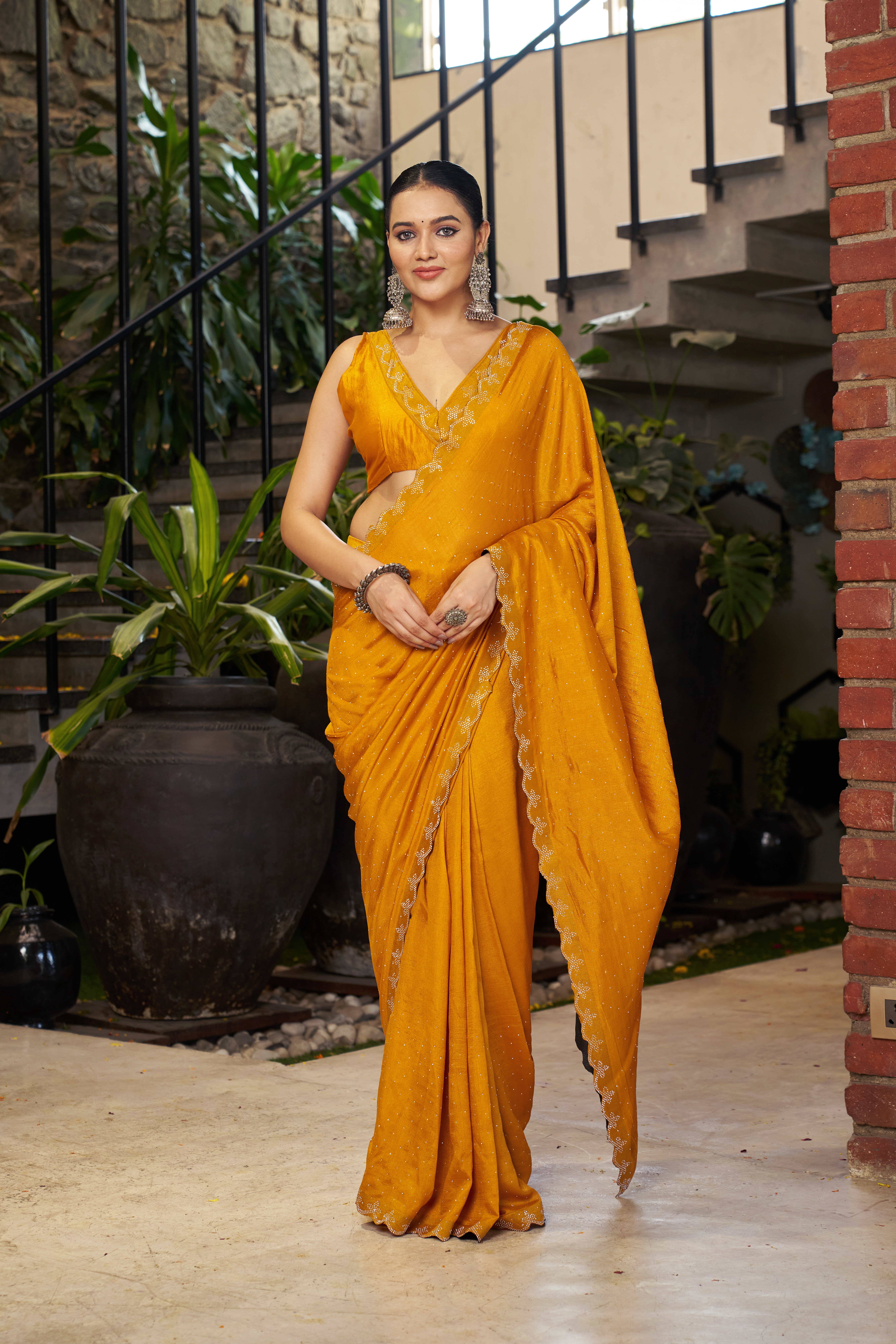     			Sanjana Silk Silk Blend Solid Maheshwari Saree With Unstitched Blouse Piece ( Mustard )