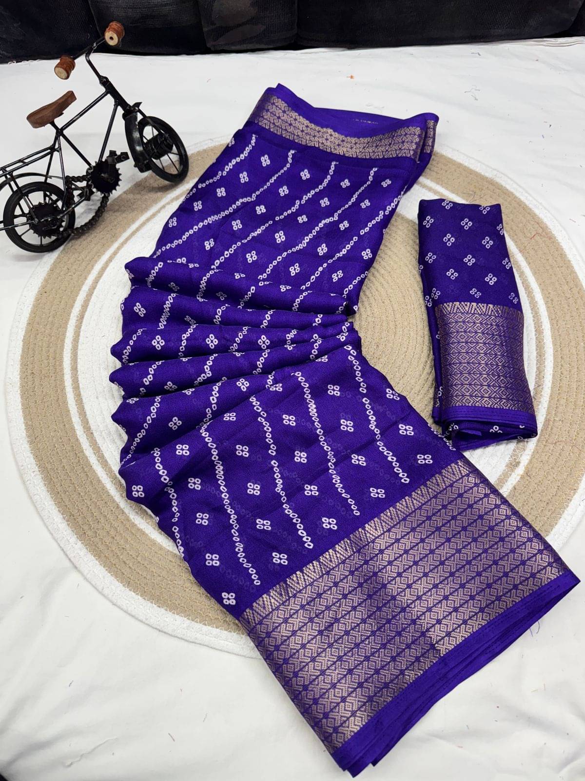     			Sanjana Silks Cotton Silk Printed Bandhani Sarees With Unstitched Blouse Piece ( Purple )