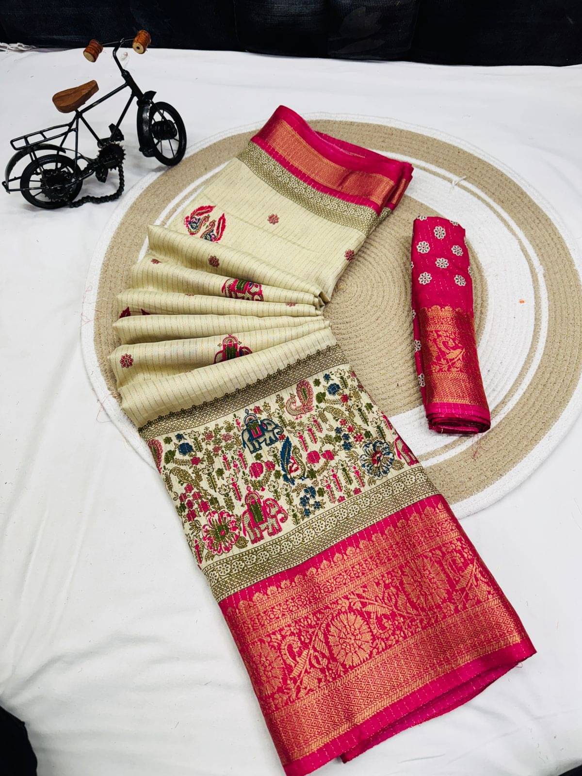     			Sitanjali Silk Blend Printed Maheshwari Saree With Unstitched Blouse Piece ( Pink )