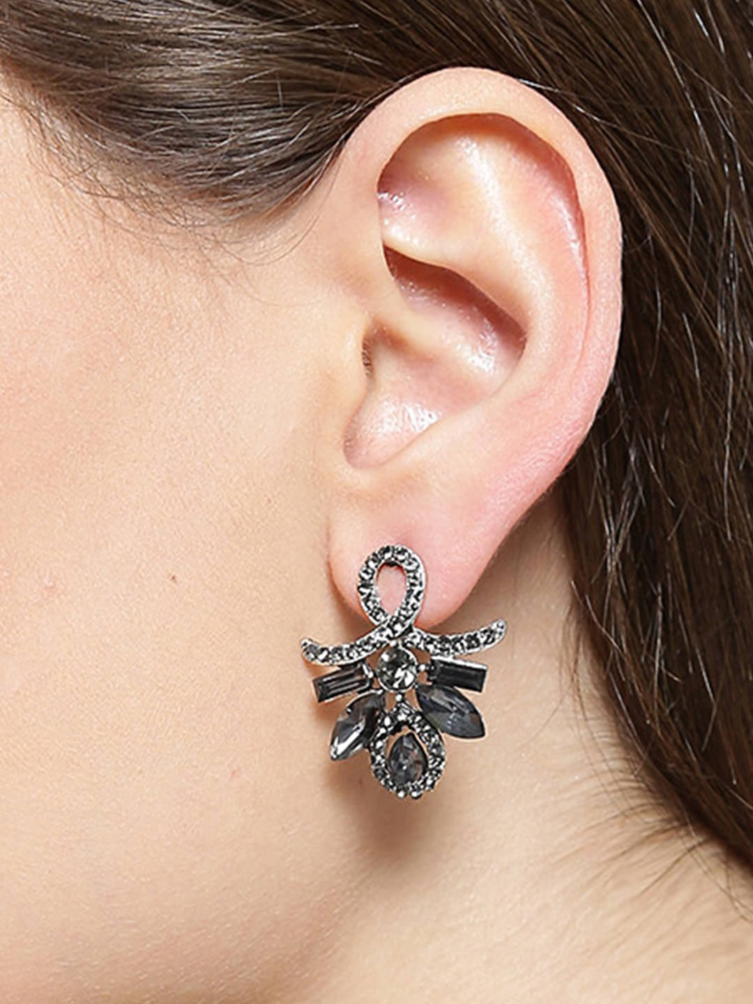     			YOUBELLA Black Stud Earrings ( Pack of 1 )