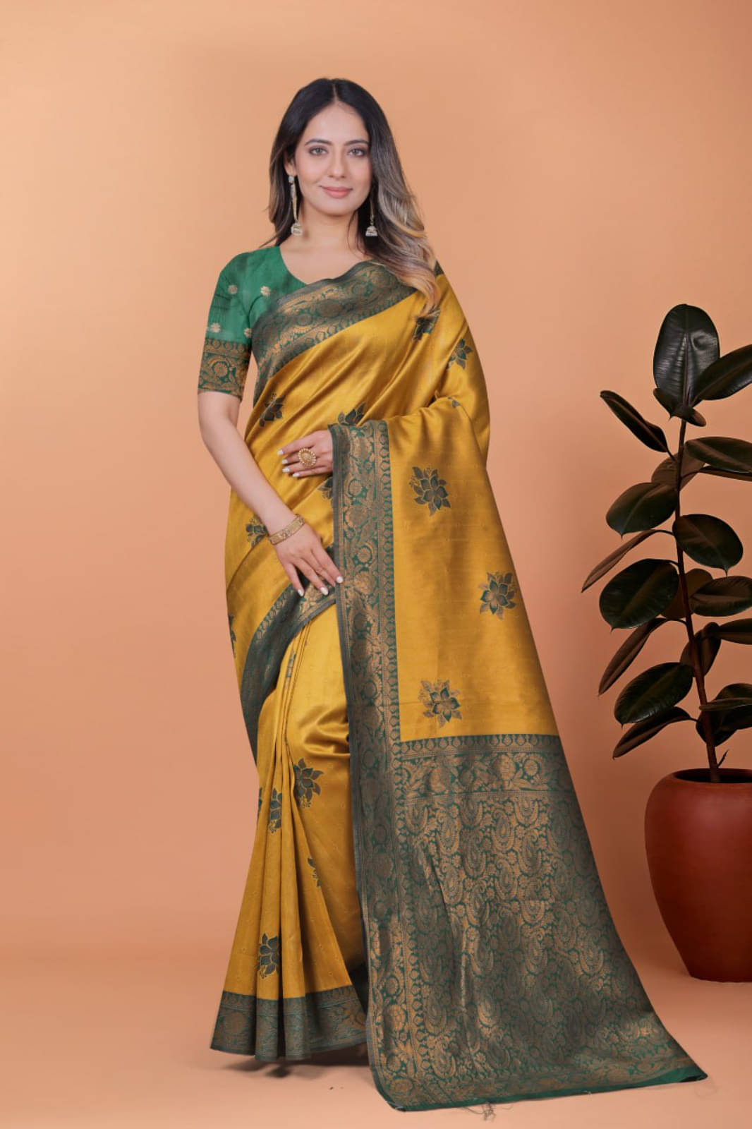    			kastbhanjan Silk Embroidered Banarasi saree With Unstitched Blouse Piece ( Gold,Green,Yellow )
