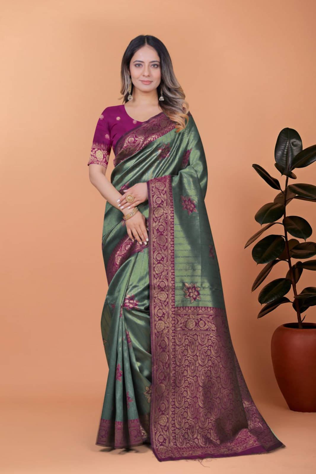     			kastbhanjan Silk Embroidered Banarasi saree With Unstitched Blouse Piece ( Green,Maroon )