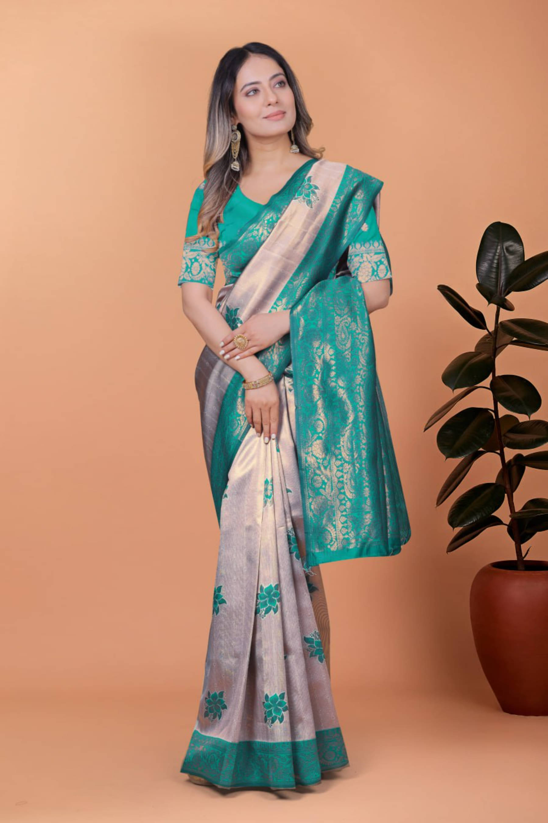     			kastbhanjan Silk Embroidered Banarasi saree With Unstitched Blouse Piece ( Fluorescent Green )