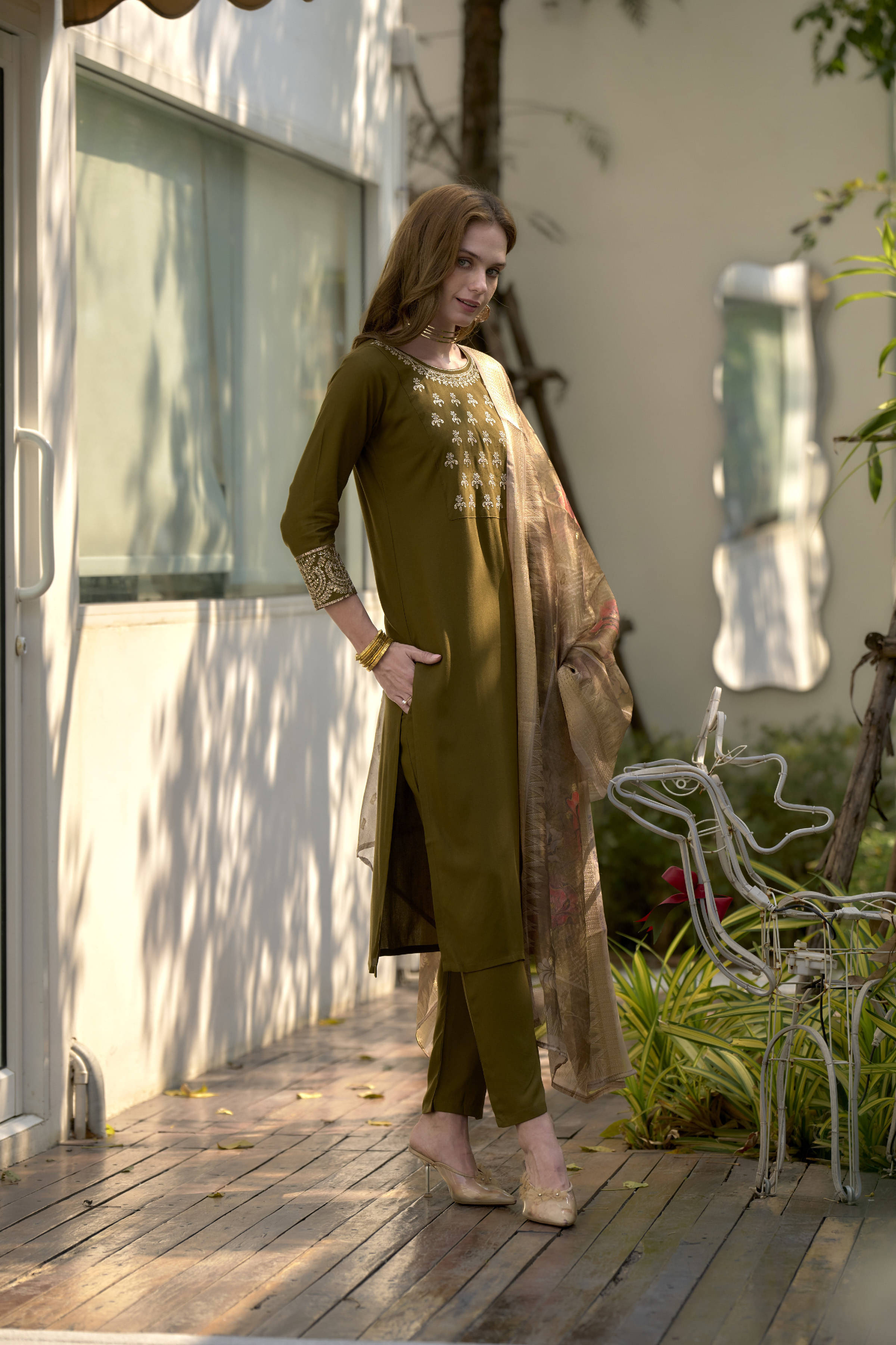     			CYNOR Women Tissue Embroidered Straight Kurti with Dupatta ( Olive )