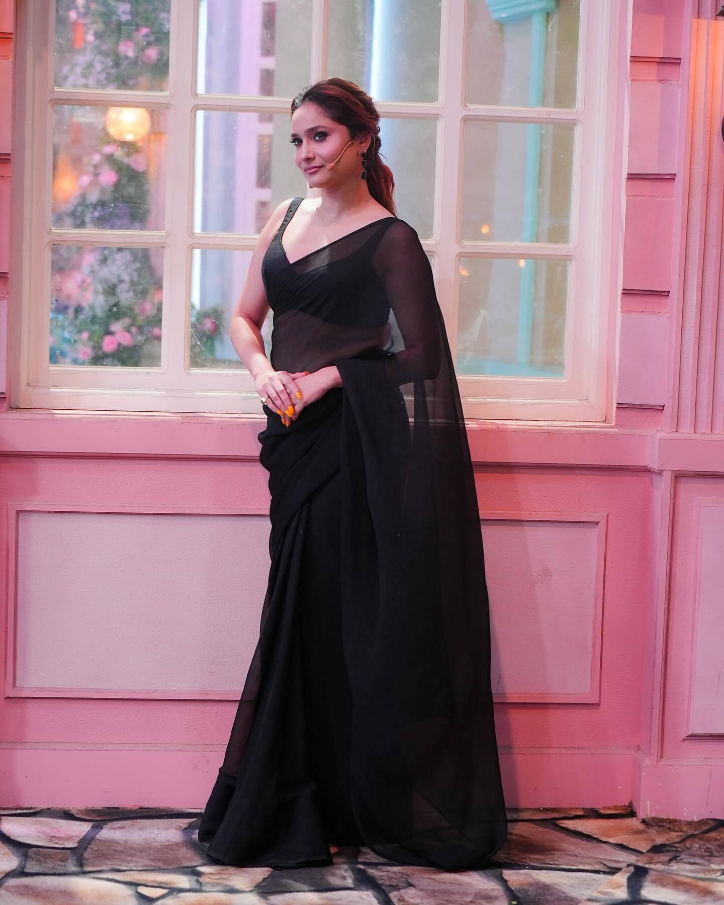 Sanwariya Silks Georgette Solid Maheshwari Saree With Unstitched Blouse Piece ( Black ) Sanwariya Silks Georgette Solid Maheshwari Saree With Unstitched Blouse Piece ( Black )