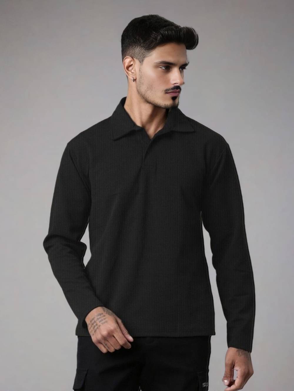 VIOUR Men Polyester Regular Fit Solid Polo T Shirt ( Black )     			VIOUR Men Polyester Regular Fit Solid Polo T Shirt ( Black )