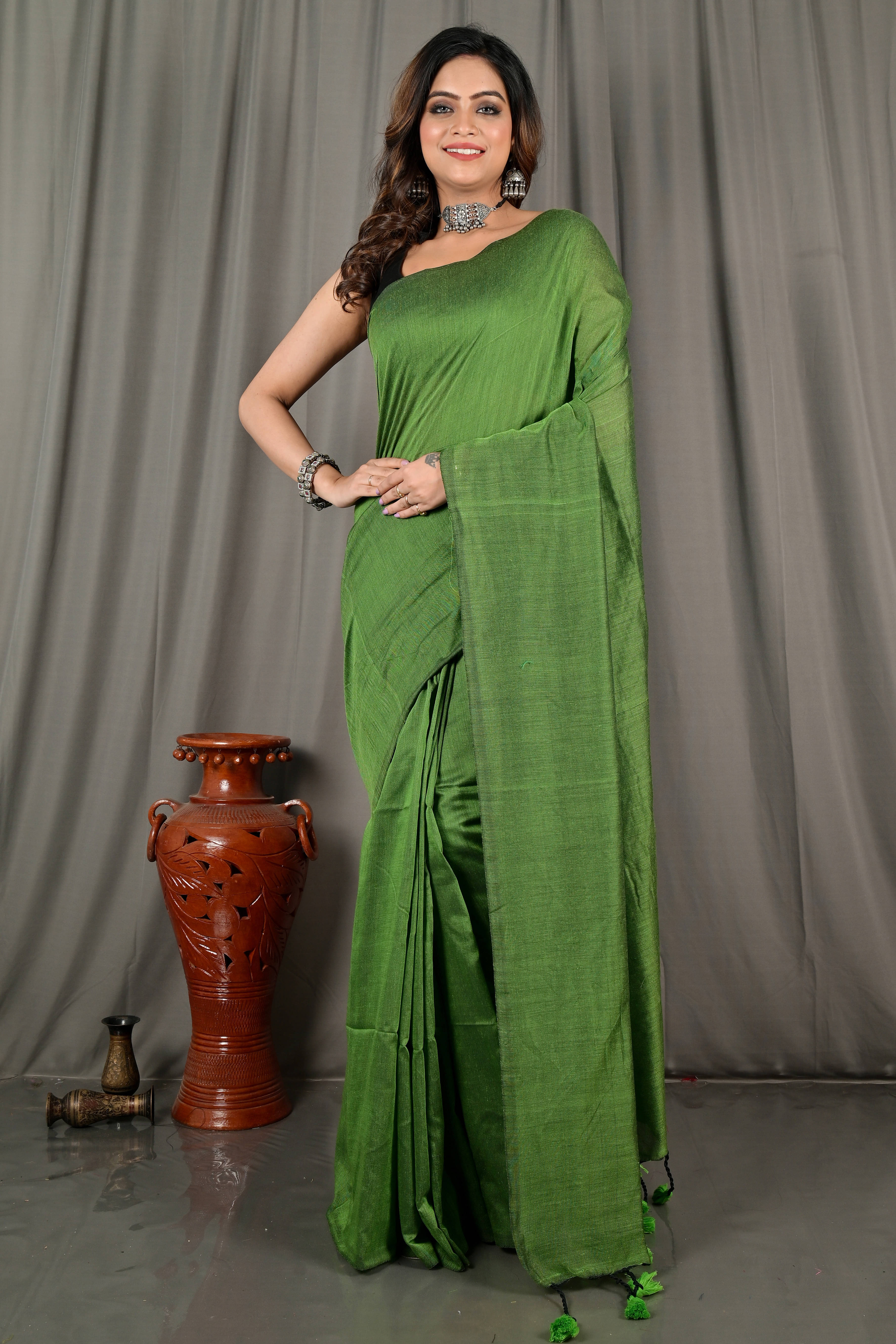 BRYNBRIT Cotton Self Design Saree With Unstitched Blouse Piece ( Green ) BRYNBRIT Cotton Self Design Saree With Unstitched Blouse Piece ( Green )