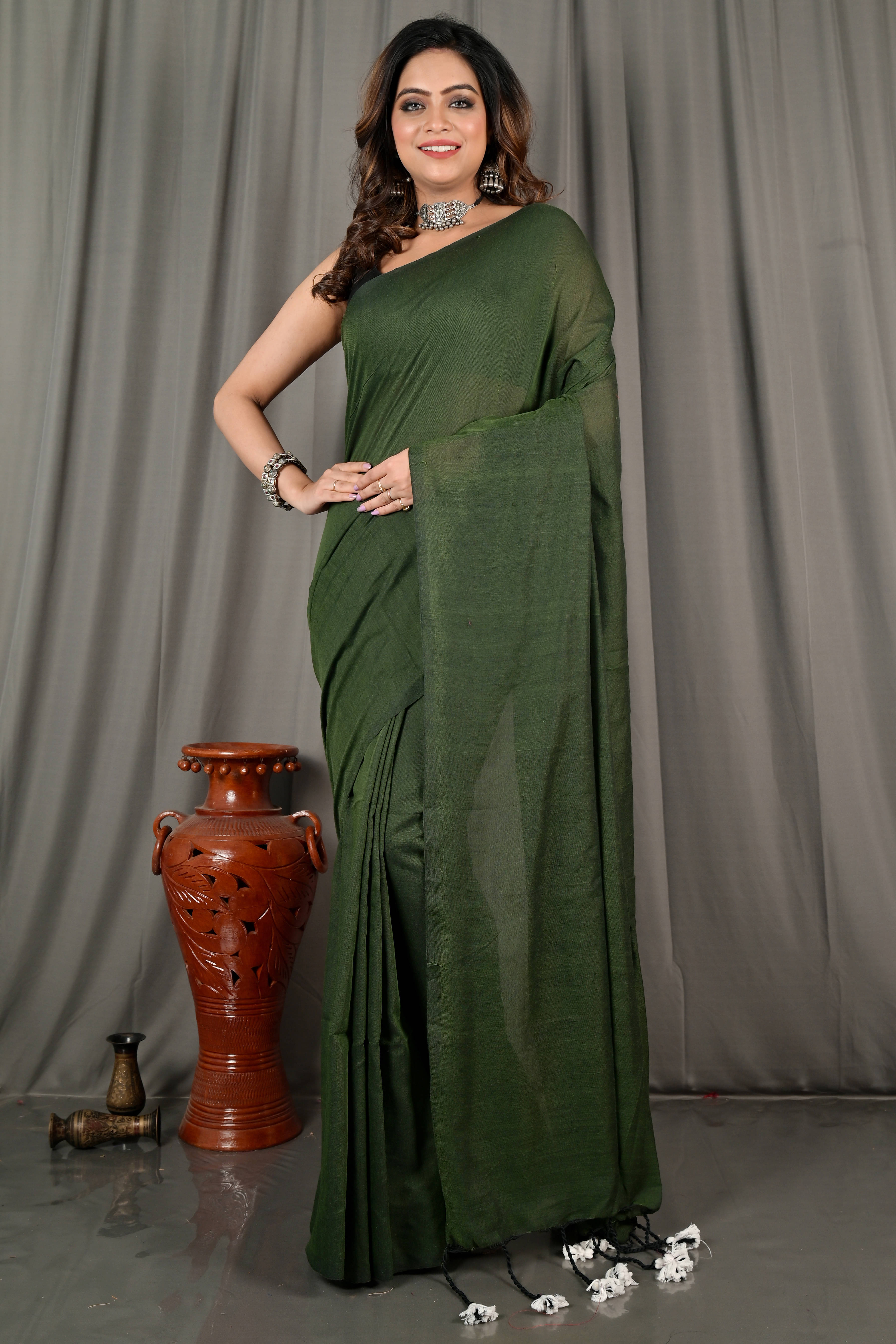 BRYNBRIT Cotton Self Design Saree With Unstitched Blouse Piece ( Green ) BRYNBRIT Cotton Self Design Saree With Unstitched Blouse Piece ( Green )