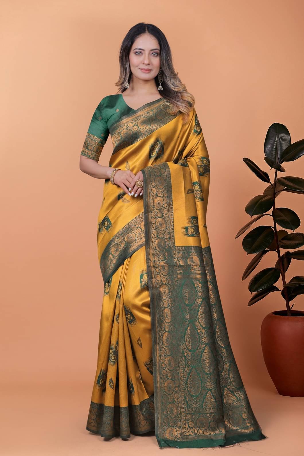     			GSAREEJII Silk Woven Banarasi saree With Unstitched Blouse Piece ( Yellow )