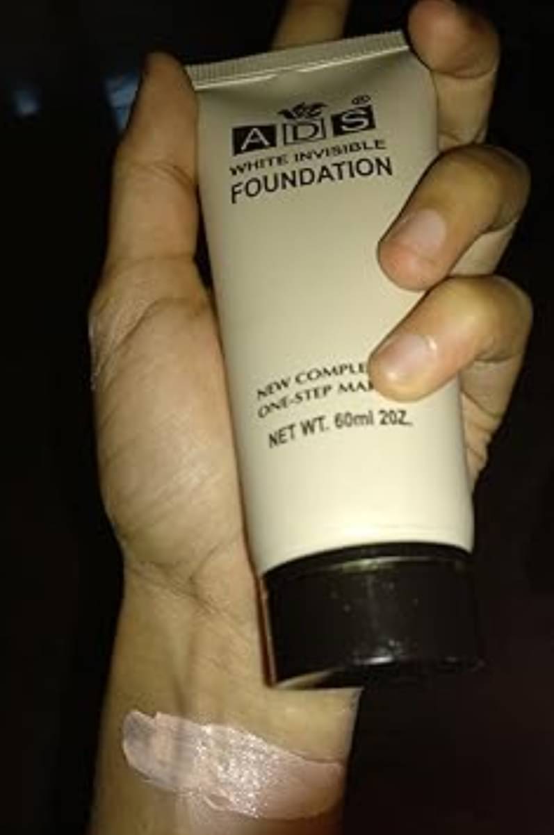     			Generic Matte Cream For All Skin Types Skin Light Foundation Pack of 1