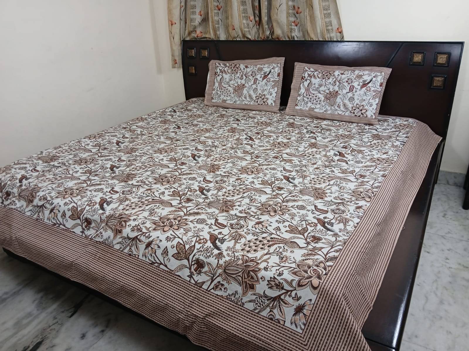 HomeSpire Cotton 1 Double Bedsheet with 2 Pillow Covers ( Peach )     			HomeSpire Cotton 1 Double Bedsheet with 2 Pillow Covers ( Peach )