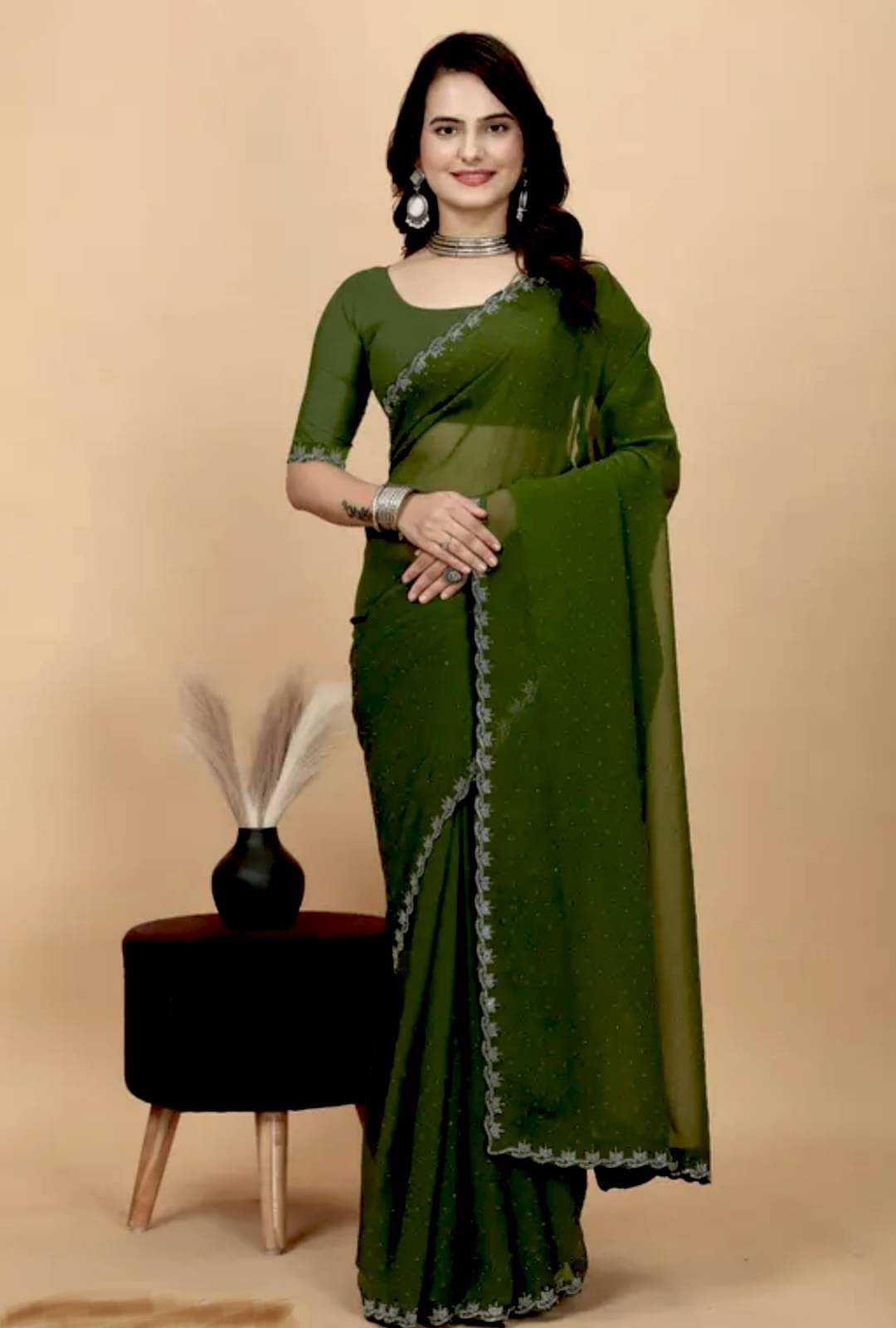 MAYRAAFASHION Georgette Embellished Saree With Unstitched Blouse Piece ( Green ) MAYRAAFASHION Georgette Embellished Saree With Unstitched Blouse Piece ( Green )