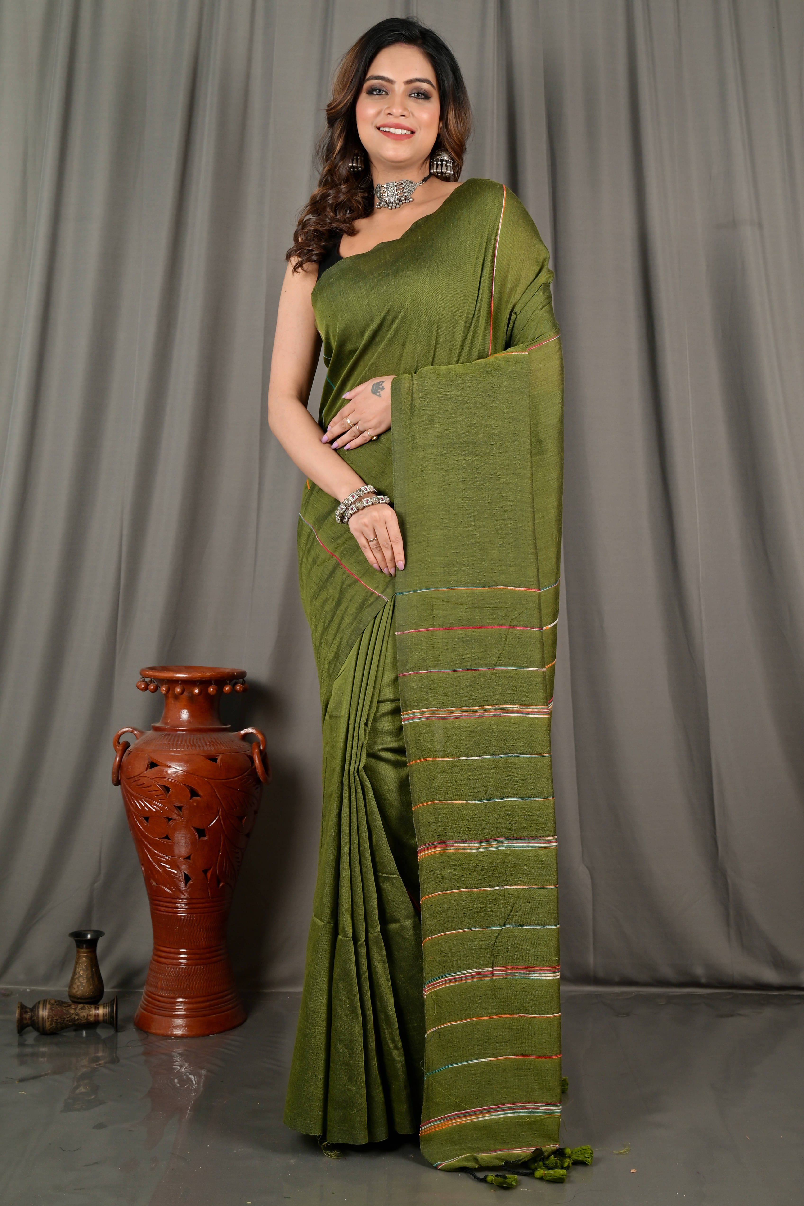 STRADHA Cotton Self Design Saree With Unstitched Blouse Piece ( Green ) STRADHA Cotton Self Design Saree With Unstitched Blouse Piece ( Green )