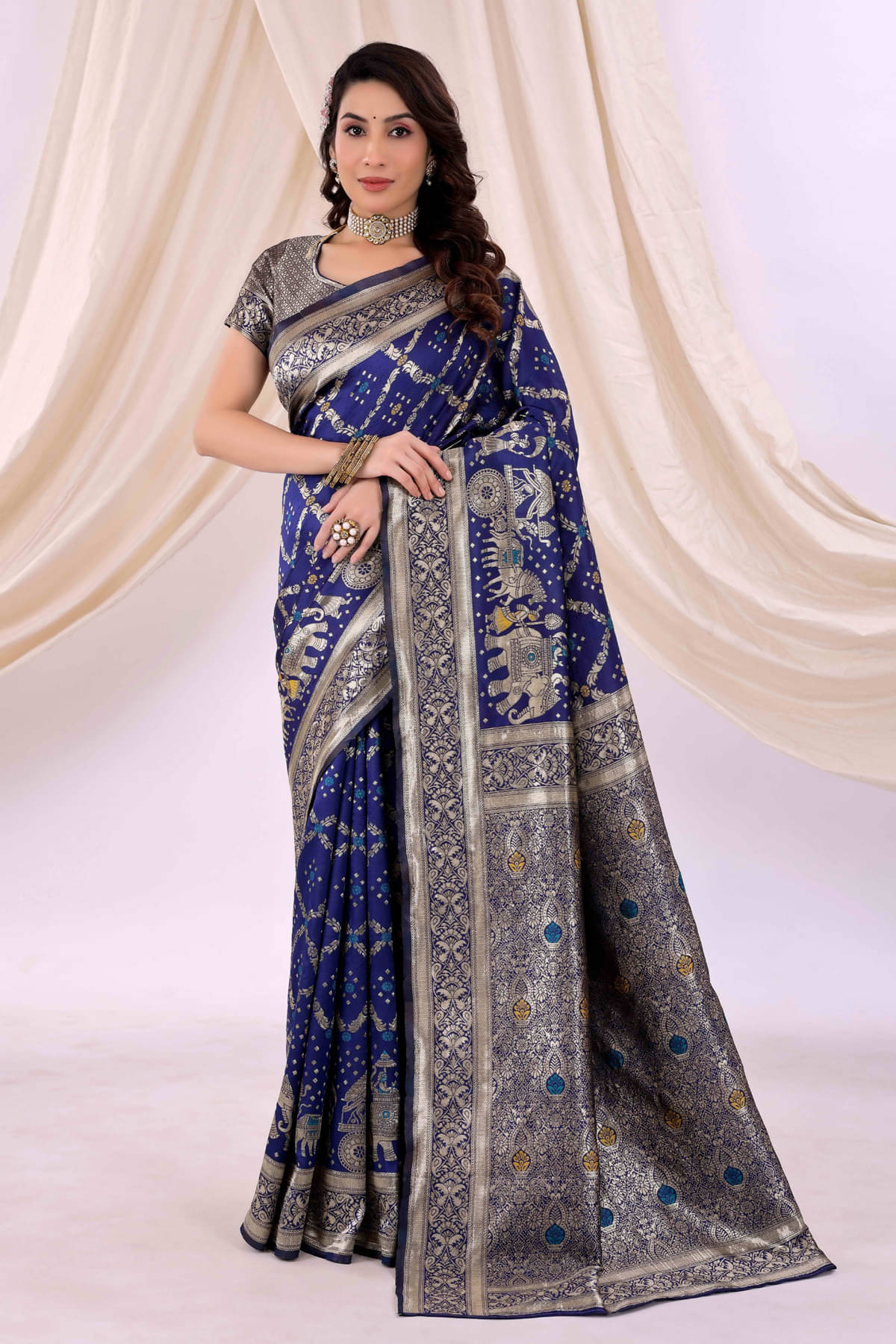 Saadhvi Silk Woven Banarasi saree With Unstitched Blouse Piece ( Navy Blue ) Saadhvi Silk Woven Banarasi saree With Unstitched Blouse Piece ( Navy Blue )