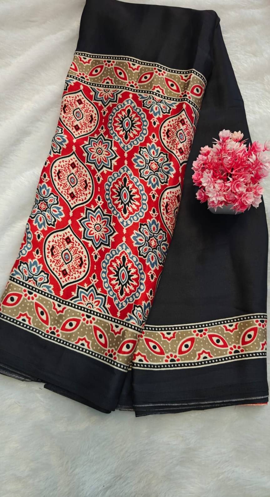     			Sitanjali Crepe Printed Sambalpuri Saree With Unstitched Blouse Piece ( Black )