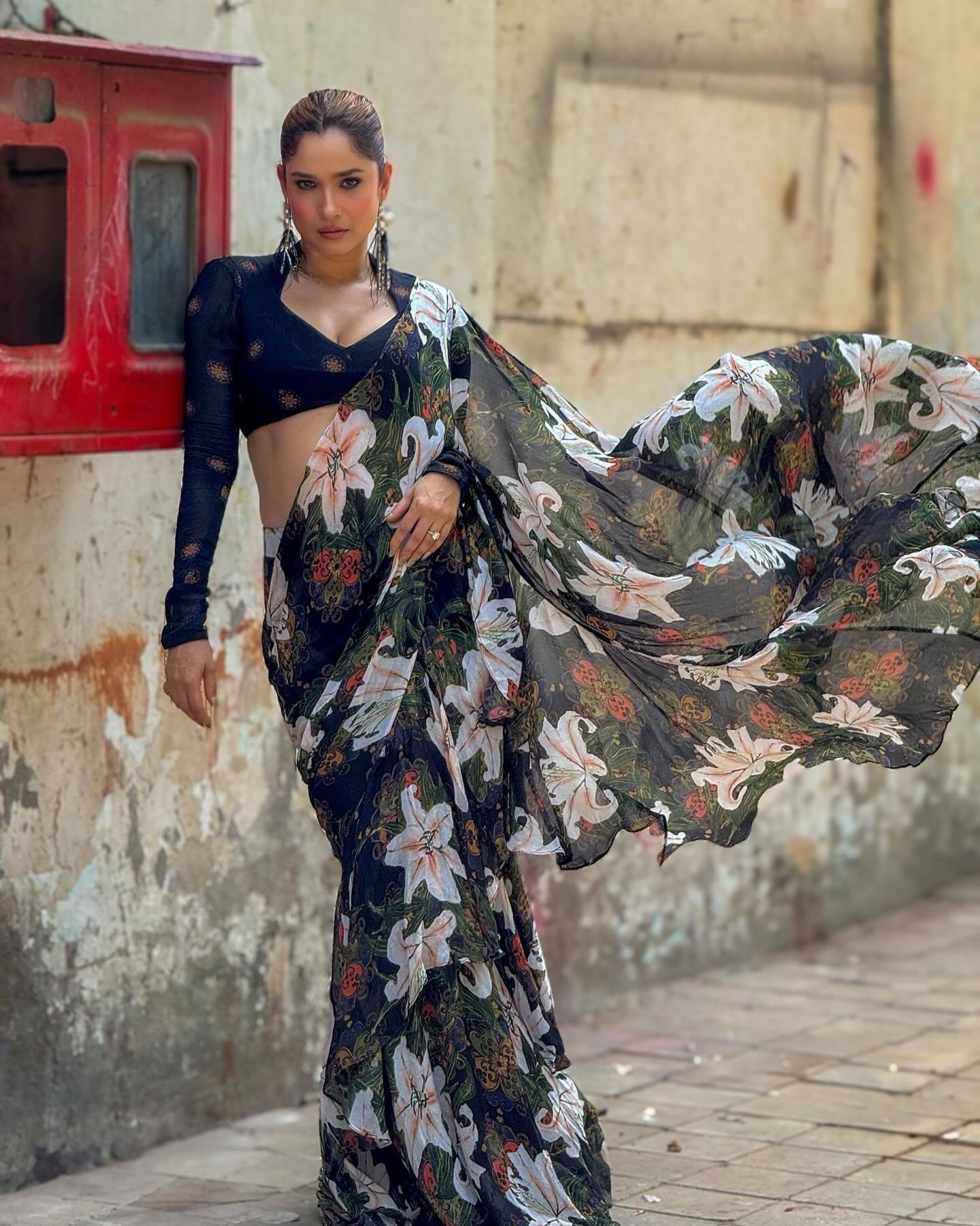Sitanjali Georgette Printed Maheshwari Saree With Unstitched Blouse Piece ( Black ) Sitanjali Georgette Printed Maheshwari Saree With Unstitched Blouse Piece ( Black )