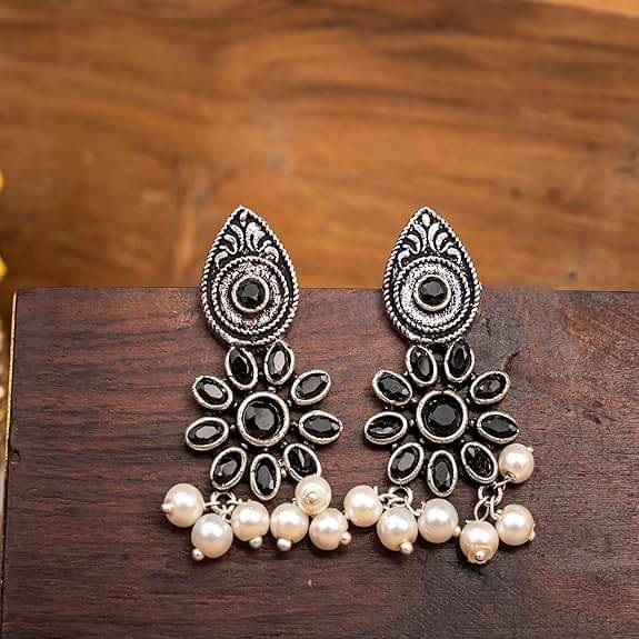     			Opus Gems Black Stud Earrings ( Pack of 1 )