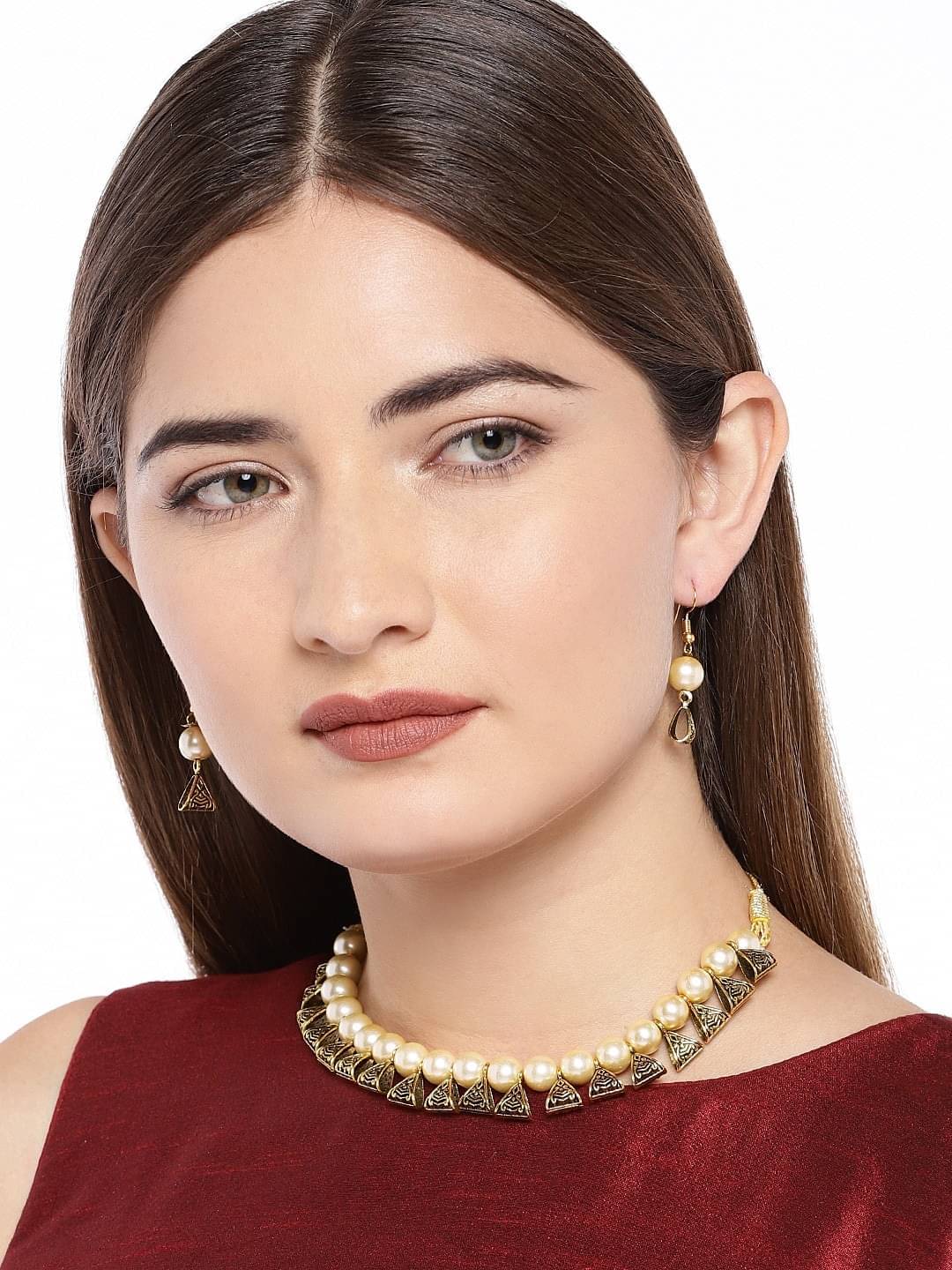     			Opus Gems Cream Alloy Necklace Set ( Pack of 1 )