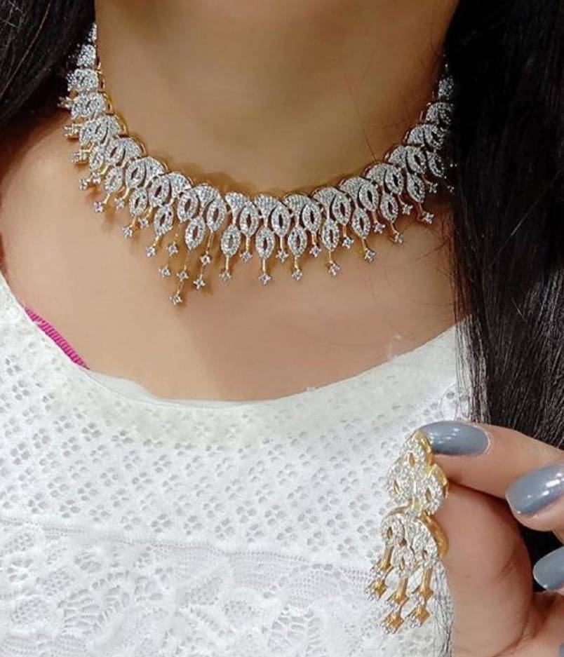     			Opus Gems Gold Alloy Necklace Set ( Pack of 1 )