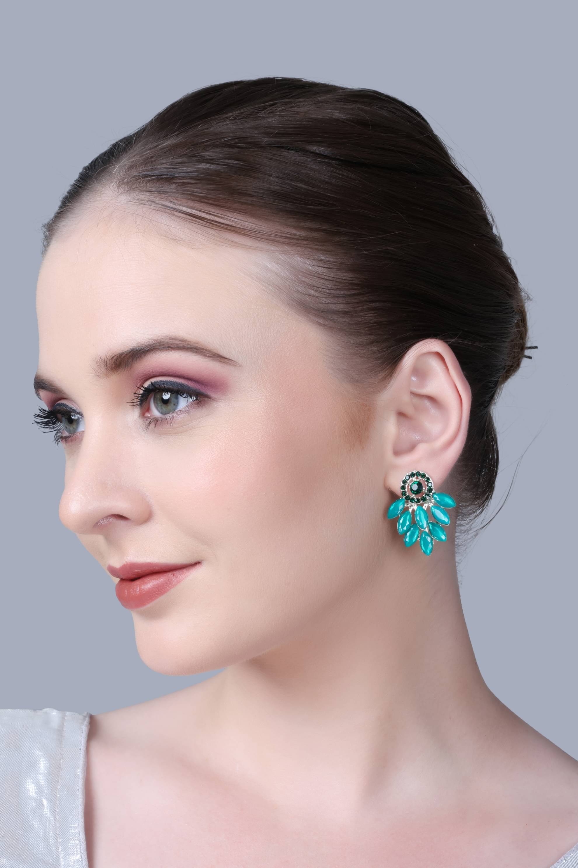     			Opus Gems Green Stud Earrings ( Pack of 1 )