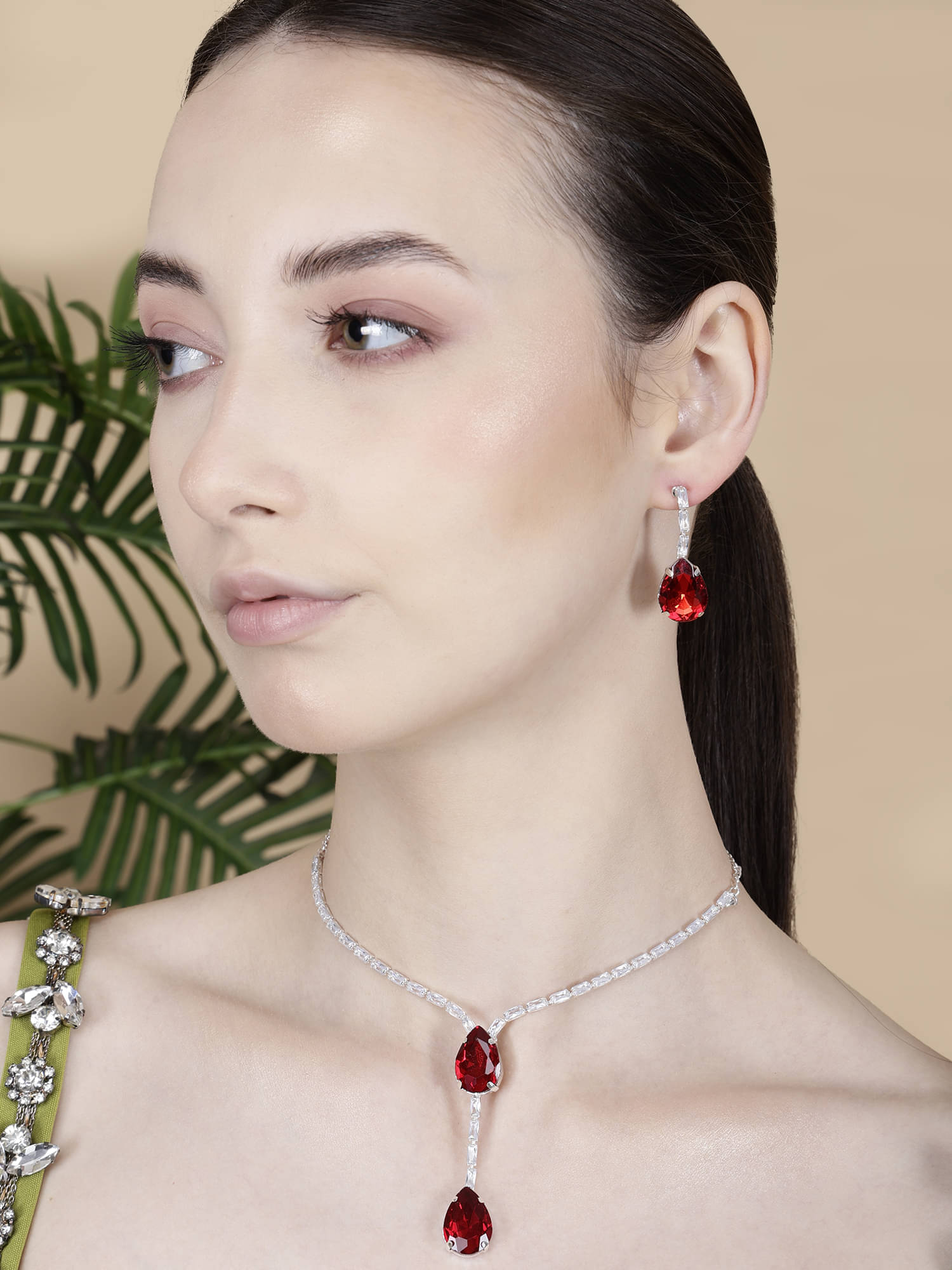     			Opus Gems Red Alloy Necklace Set ( Pack of 1 )