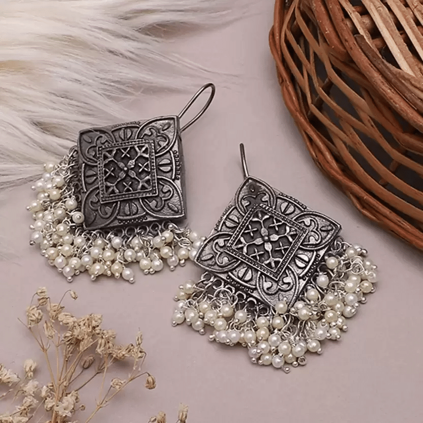     			Opus Gems Silver Stud Earrings ( Pack of 1 )