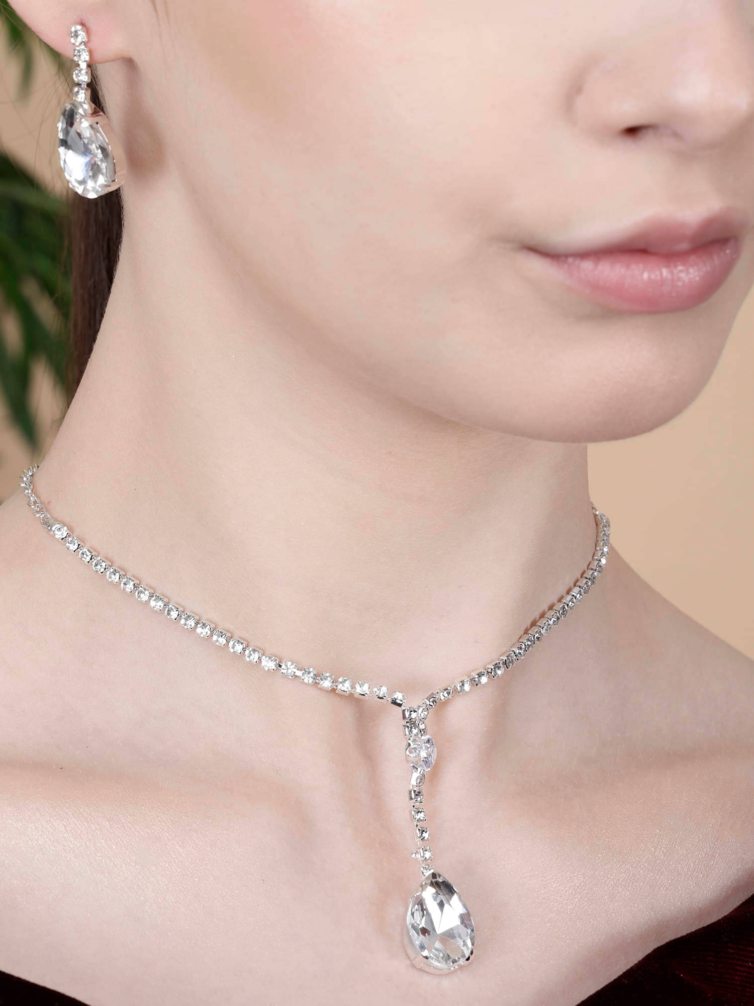     			Opus Gems White Alloy Necklace Set ( Pack of 1 )