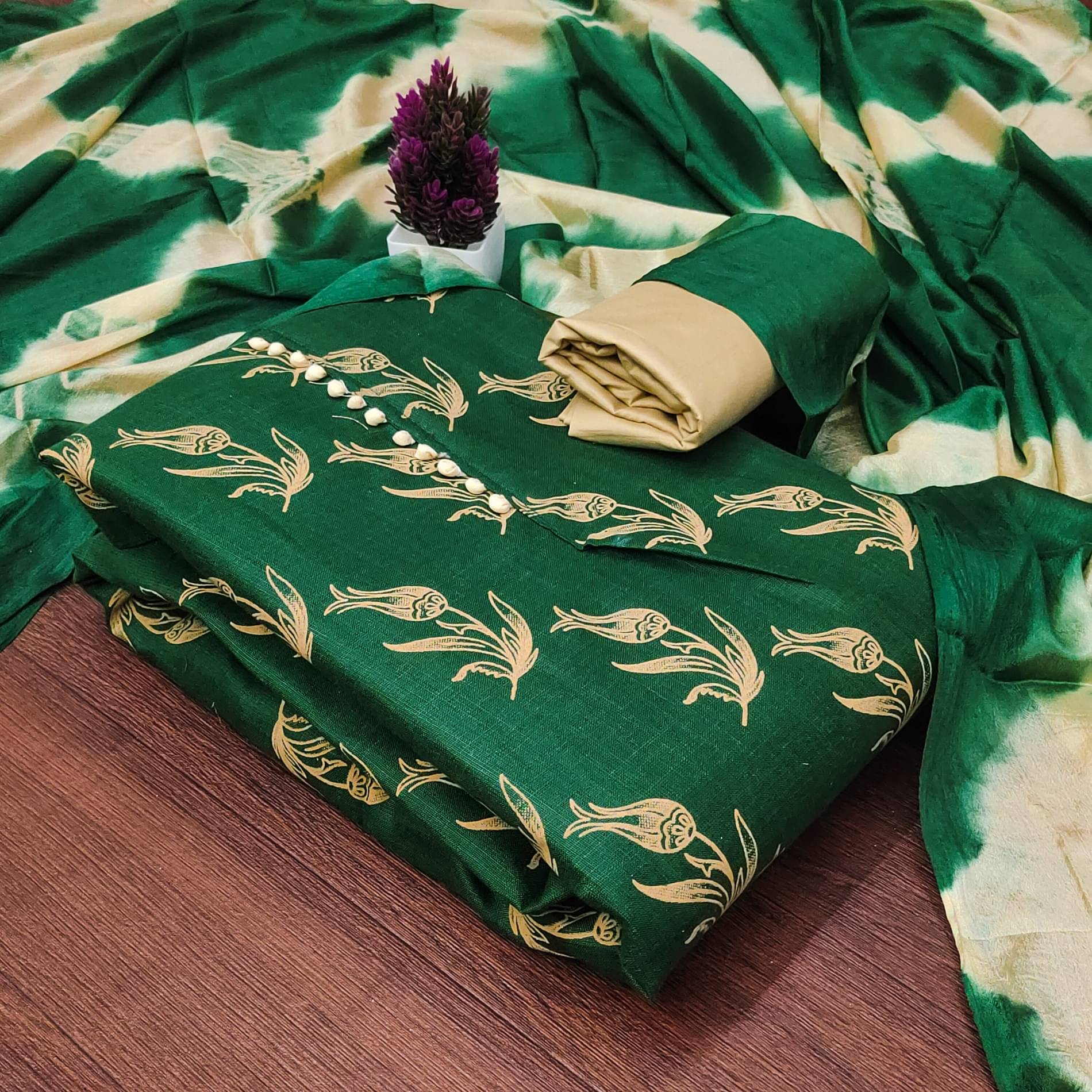 Rangtulika Ethnics Women Cotton Unstitched Dress Material ( Green )     			Rangtulika Ethnics Women Cotton Unstitched Dress Material ( Green )