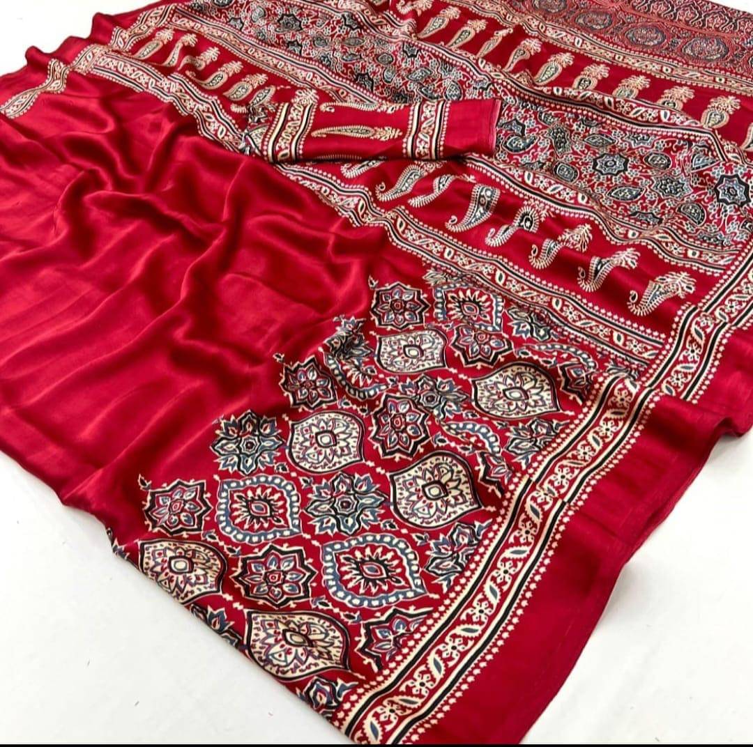 SHRIMORI Crepe Printed Sambalpuri Saree With Unstitched Blouse Piece ( Maroon ) SHRIMORI Crepe Printed Sambalpuri Saree With Unstitched Blouse Piece ( Maroon )
