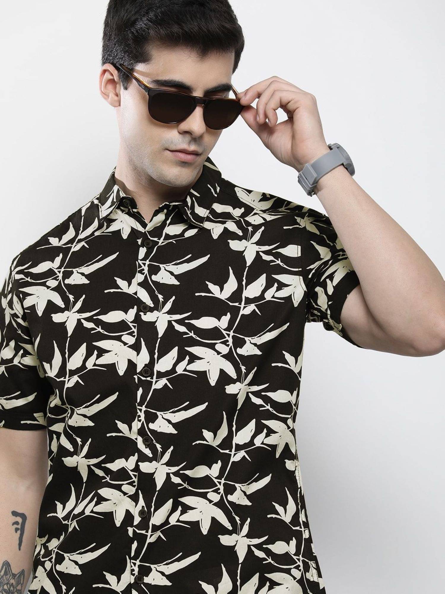     			The Indian Garage Co. 100% Cotton Regular Fit Printed Half Sleeves Men's Casual Shirt - Black ( Pack of 1 )