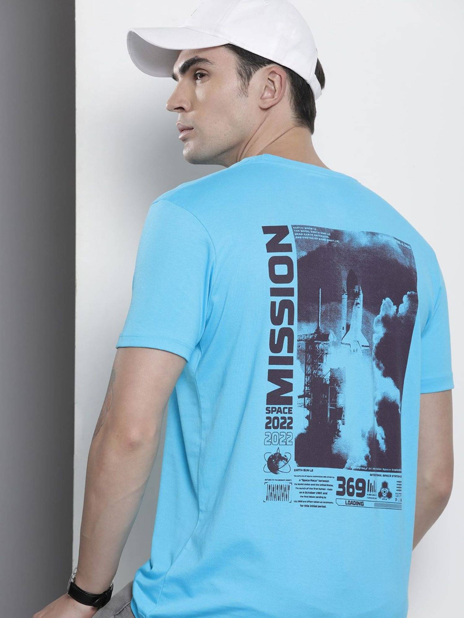 The Indian Garage Co. Men Cotton Blend Regular Fit Solid T-Shirt ( Blue )     			The Indian Garage Co. Men Cotton Blend Regular Fit Solid T-Shirt ( Blue )