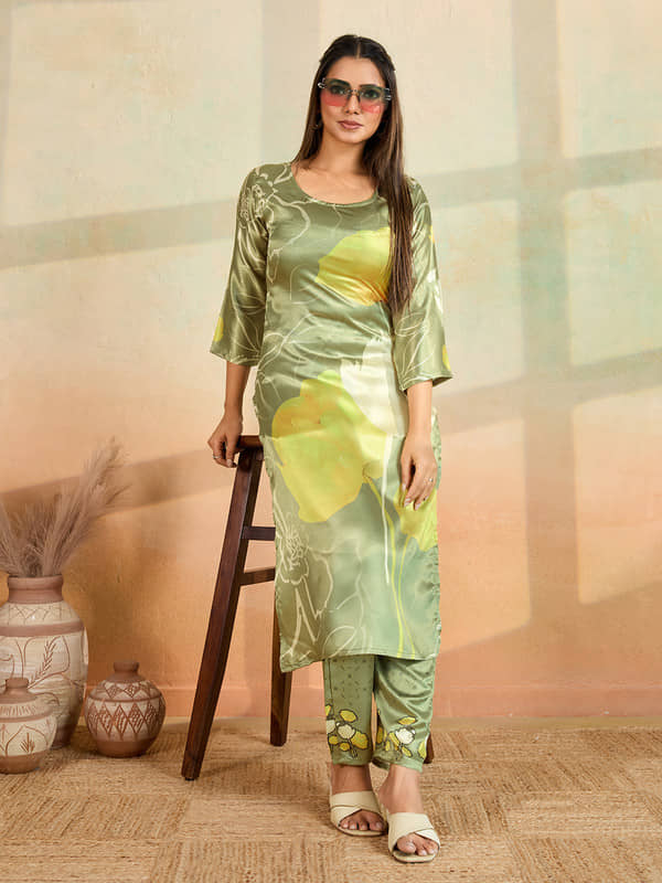 Women Basket Women Rayon Printed Straight Kurti With Pants ( Green )