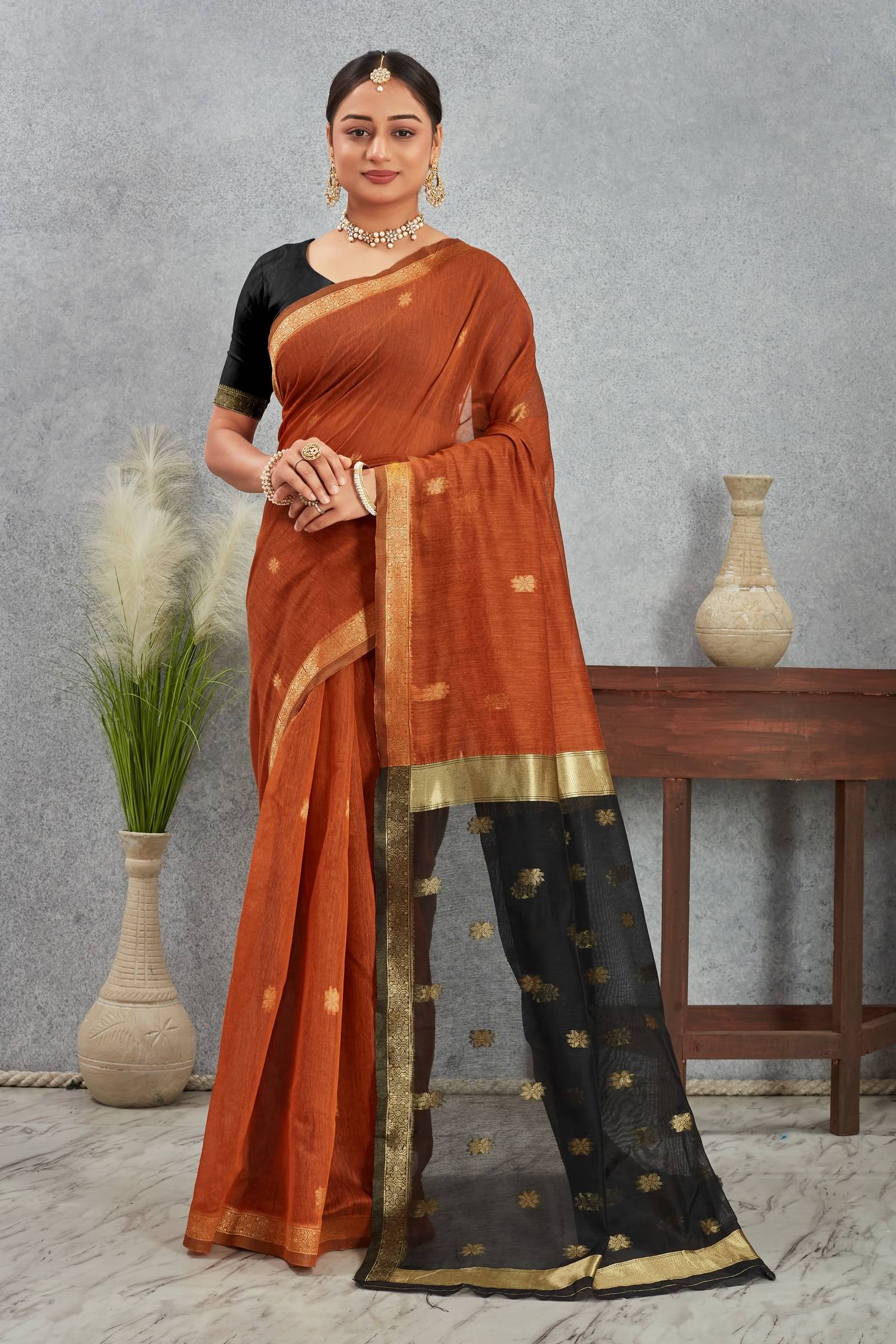 Apnisha Chanderi Woven Saree With Unstitched Blouse Piece ( Coral ) Apnisha Chanderi Woven Saree With Unstitched Blouse Piece ( Coral )