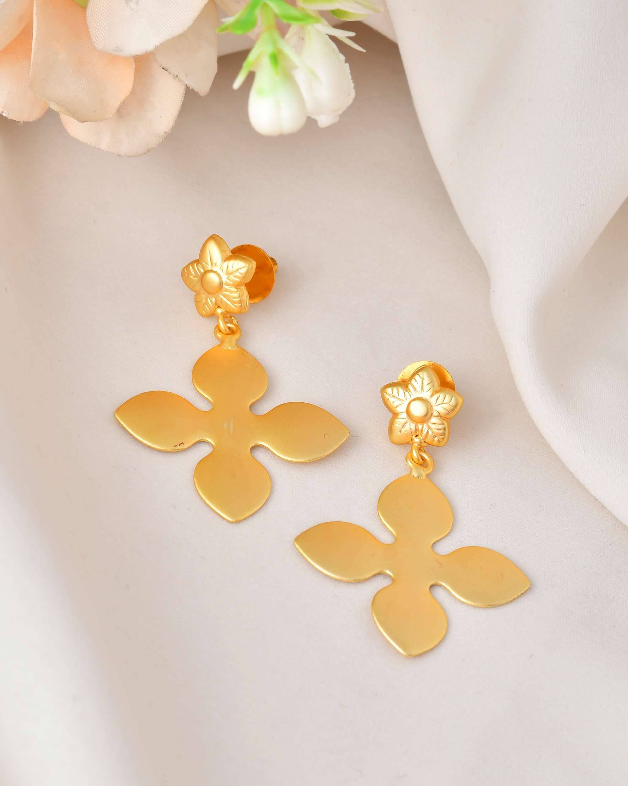     			Jewels Nest Golden Drop Earrings ( Pack of 1 )