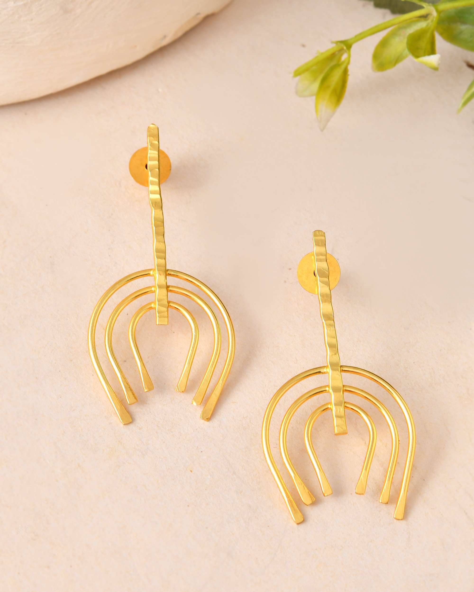     			Jewels Nest Golden Drop Earrings ( Pack of 1 )