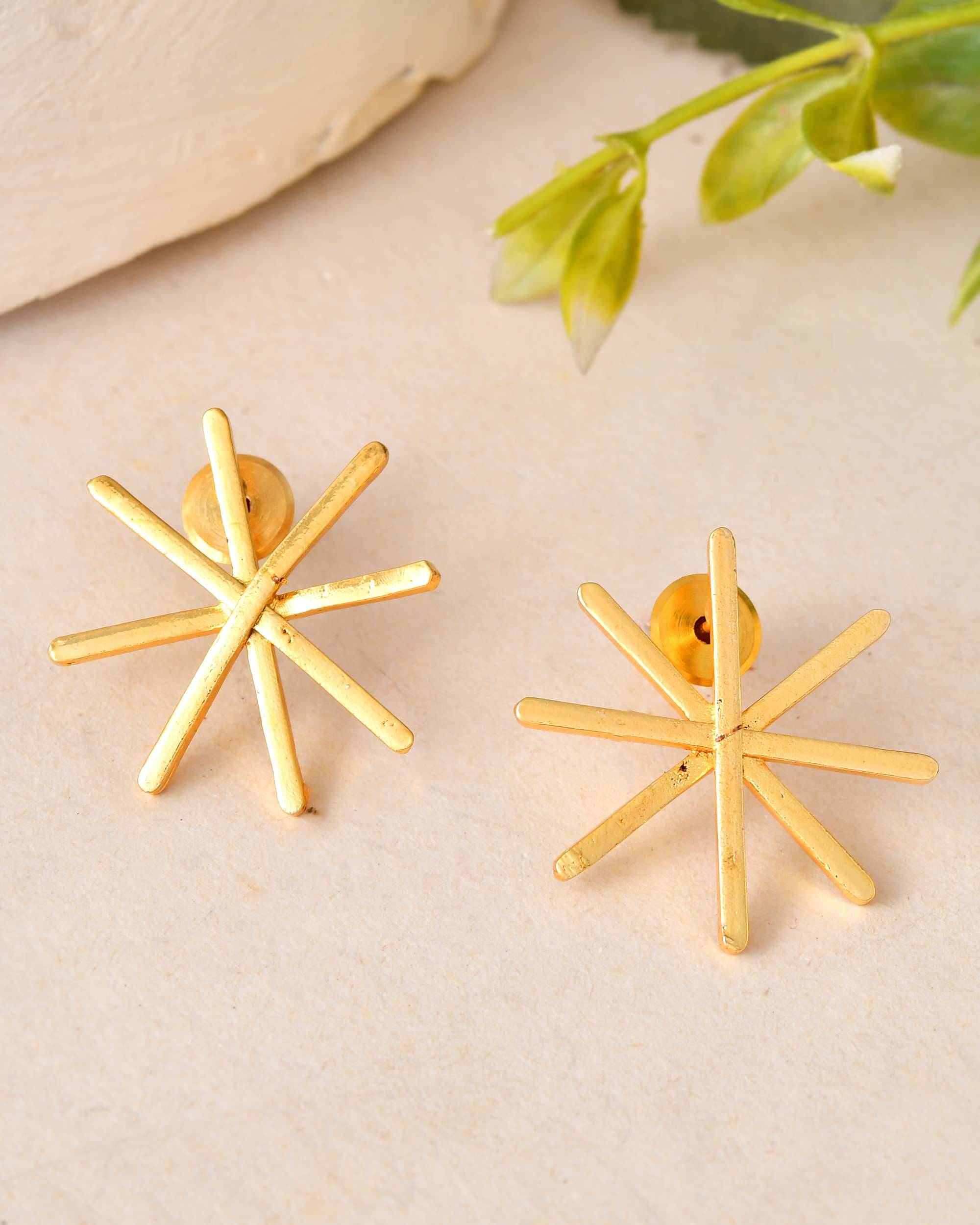    			Jewels Nest Golden Stud Earrings ( Pack of 1 )