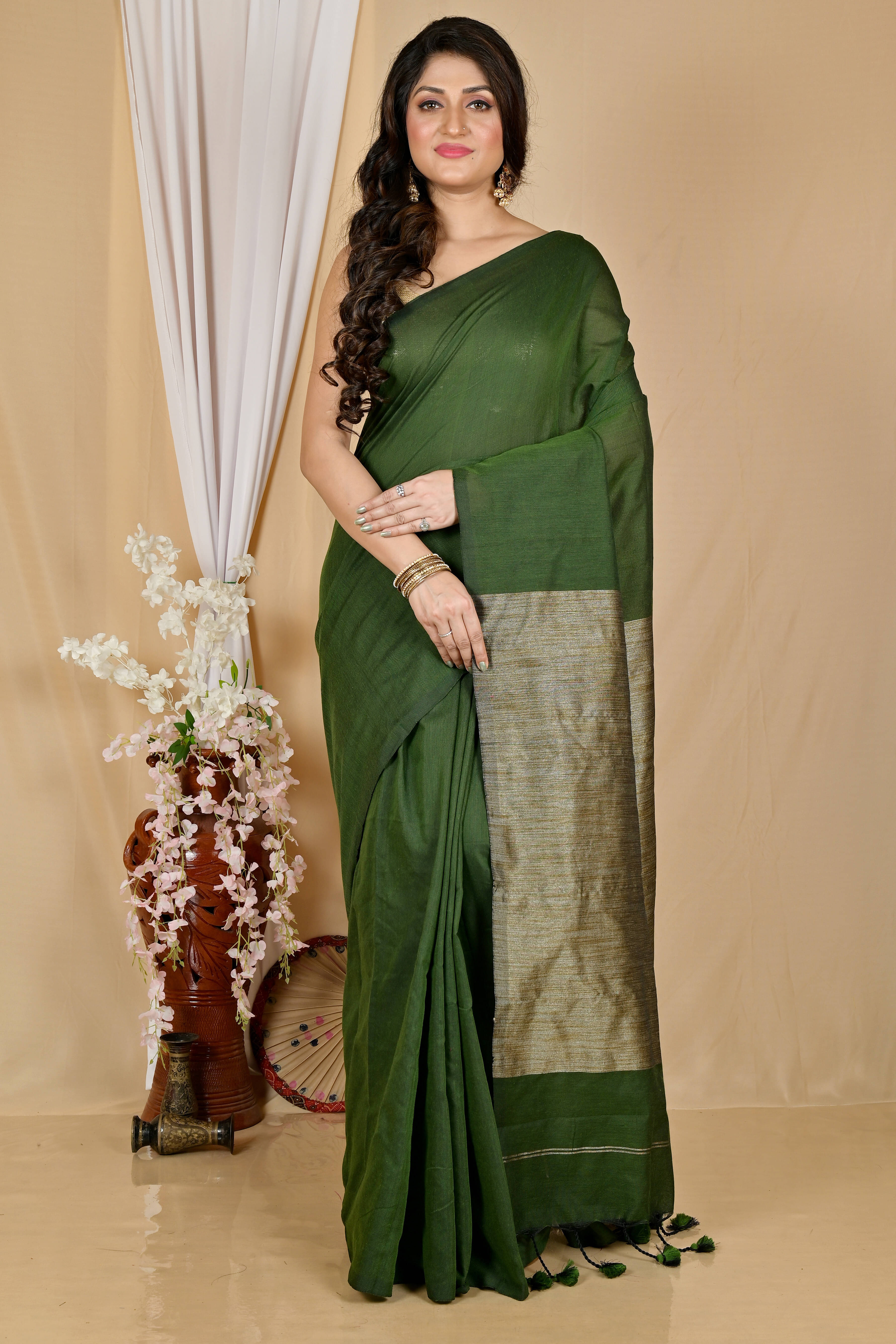     			STRADHA Cotton Blend Self Design Saree Without Blouse Piece ( Green )