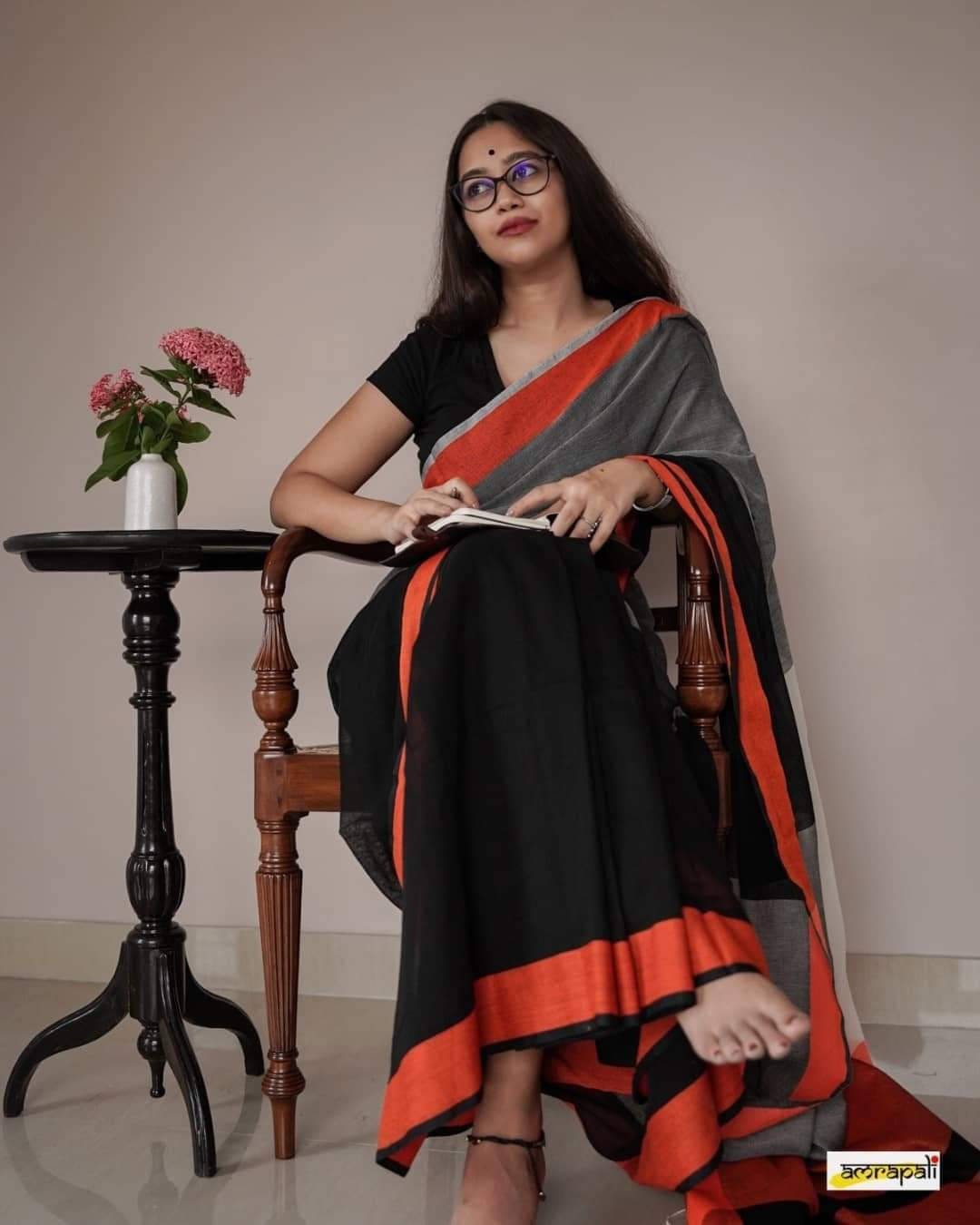     			STRADHA Cotton Blend Woven Saree Without Blouse Piece ( Orange )