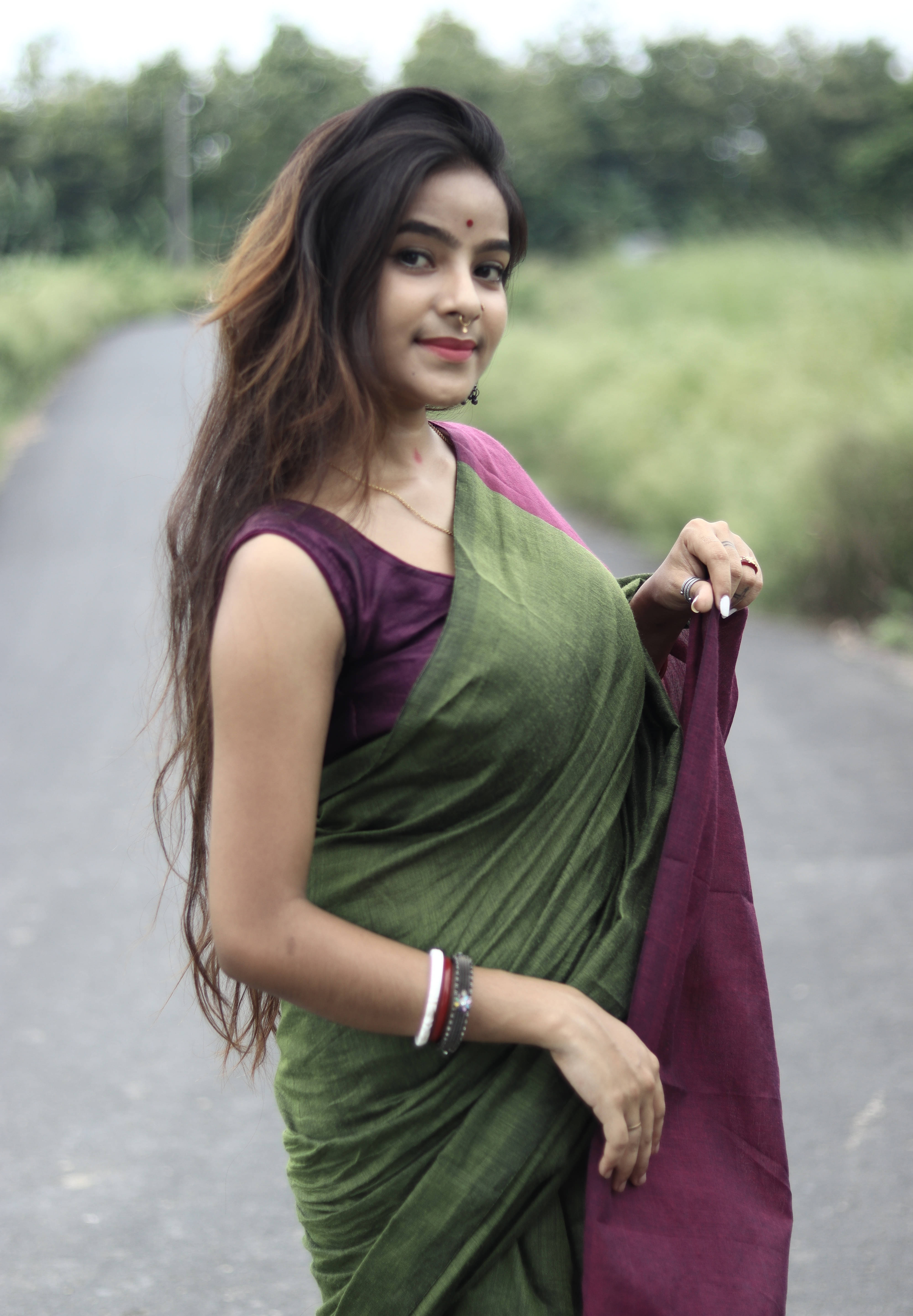     			STRADHA Cotton Blend Woven Saree Without Blouse Piece ( Multicolor )