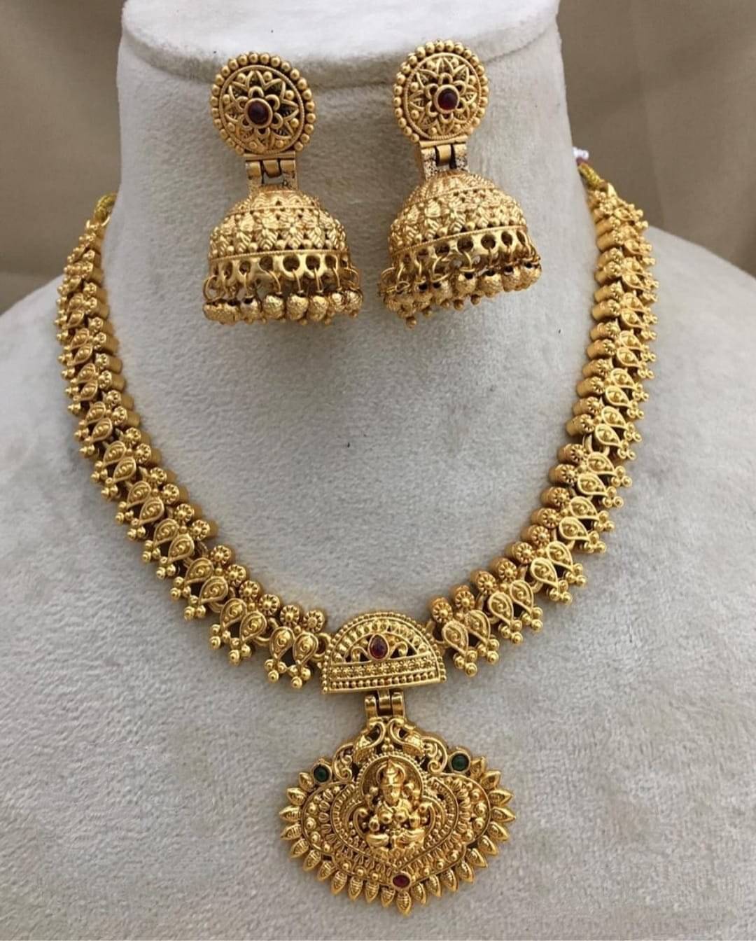     			Shilpa Creation Green Alloy Necklace Set ( Pack of 1 )