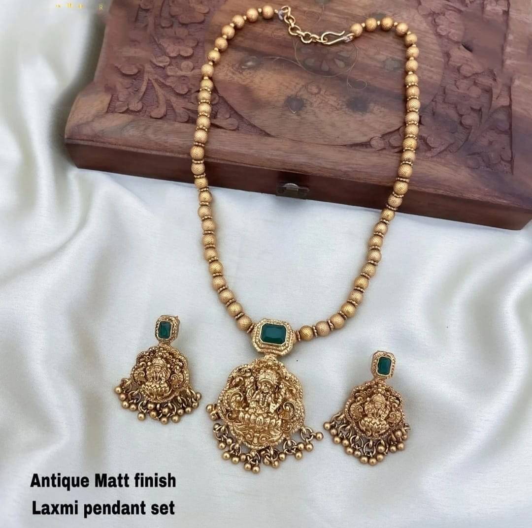     			Shilpa Creation Green Alloy Necklace Set ( Pack of 1 )