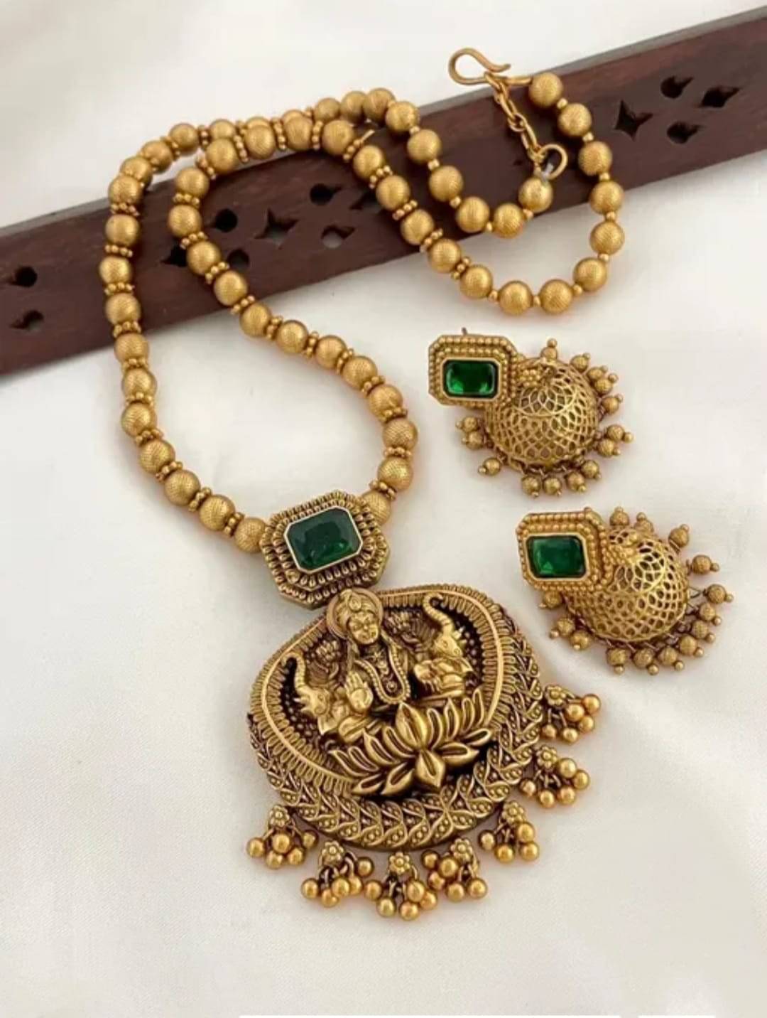     			Shilpa Creation Green Alloy Necklace Set ( Pack of 1 )