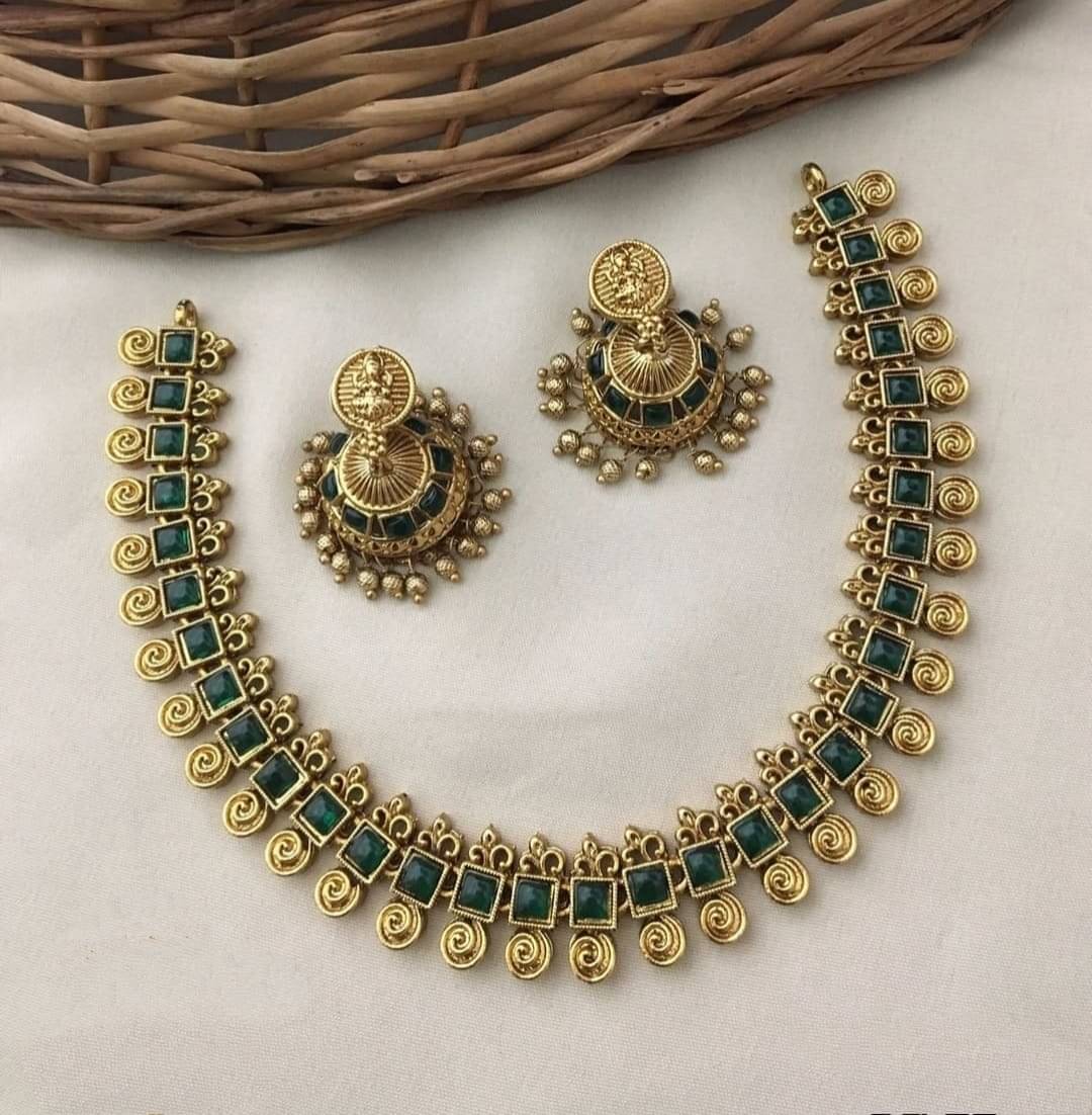     			Shilpa Creation Green Alloy Necklace Set ( Pack of 1 )