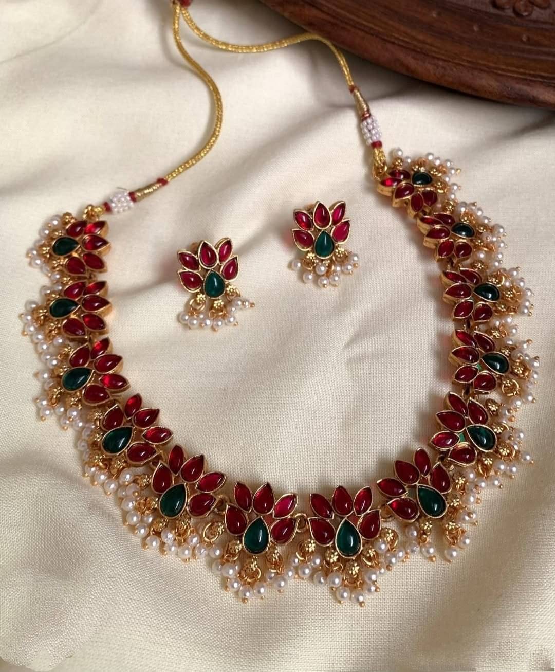     			Shilpa Creation Multi Color Alloy Necklace Set ( Pack of 1 )